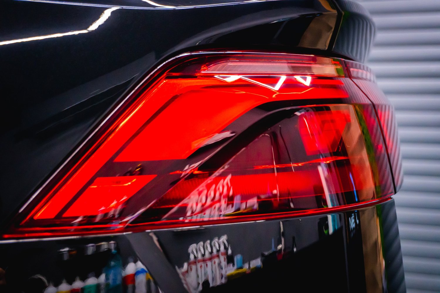 Audi Q8 · детайл на стопа