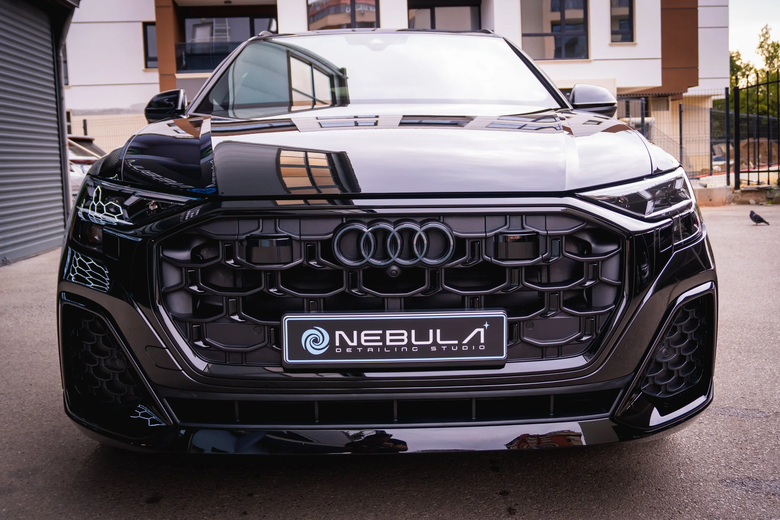 Audi Q8 след многостъпкова корекция и 5-годишна керамична защита