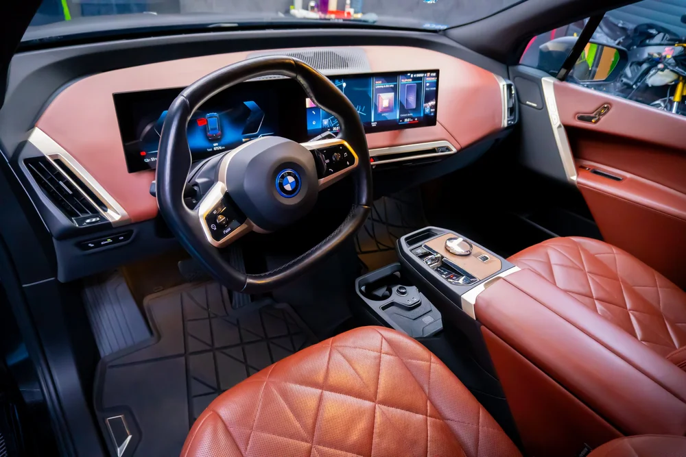 BMW iX след интериорен детайлинг