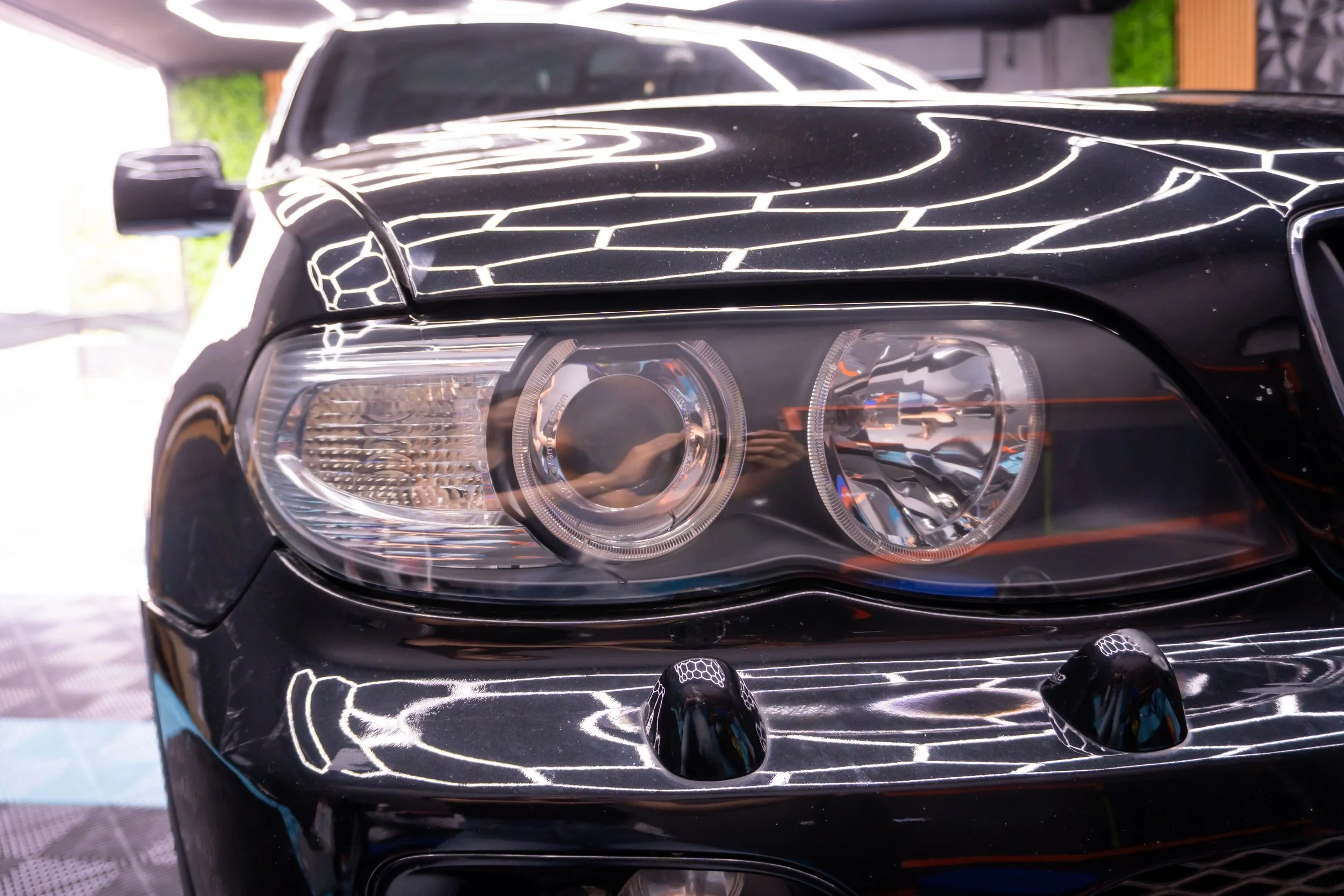 Фар на BMW X5 преди възстановяване
