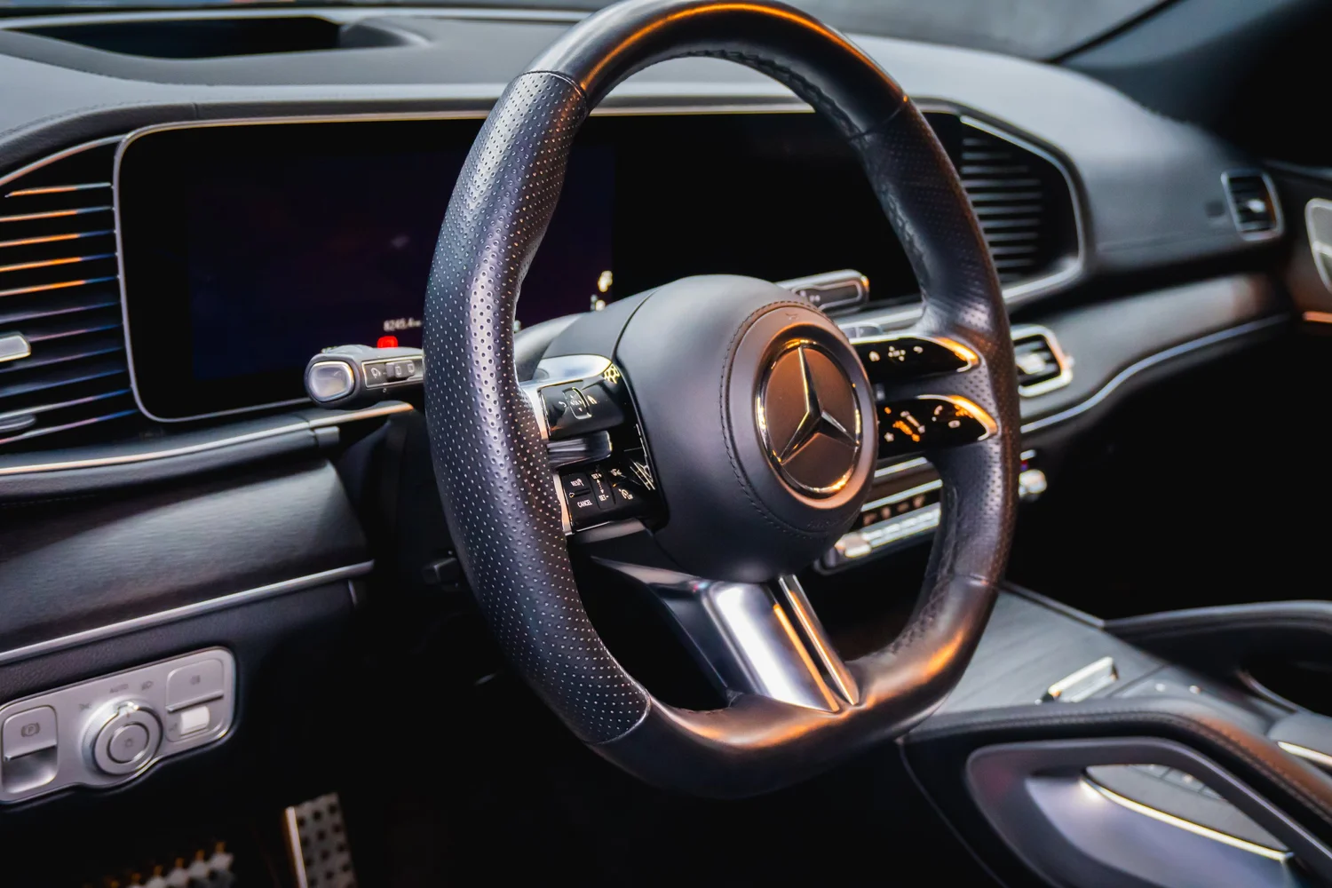 Интериор на Mercedes-Benz GLS след детайлинг