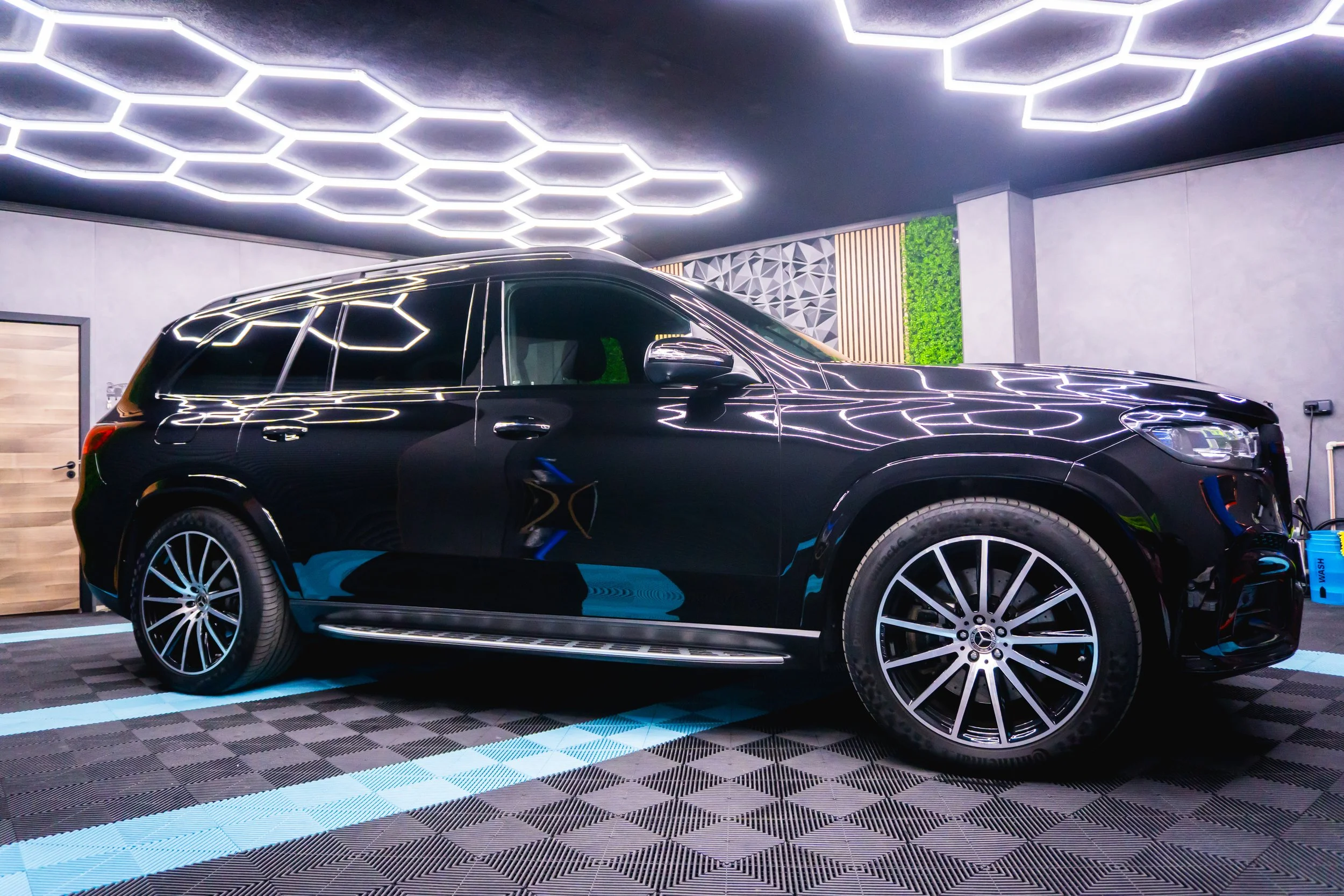 Mercedes-Benz GLS след полиране и керамика