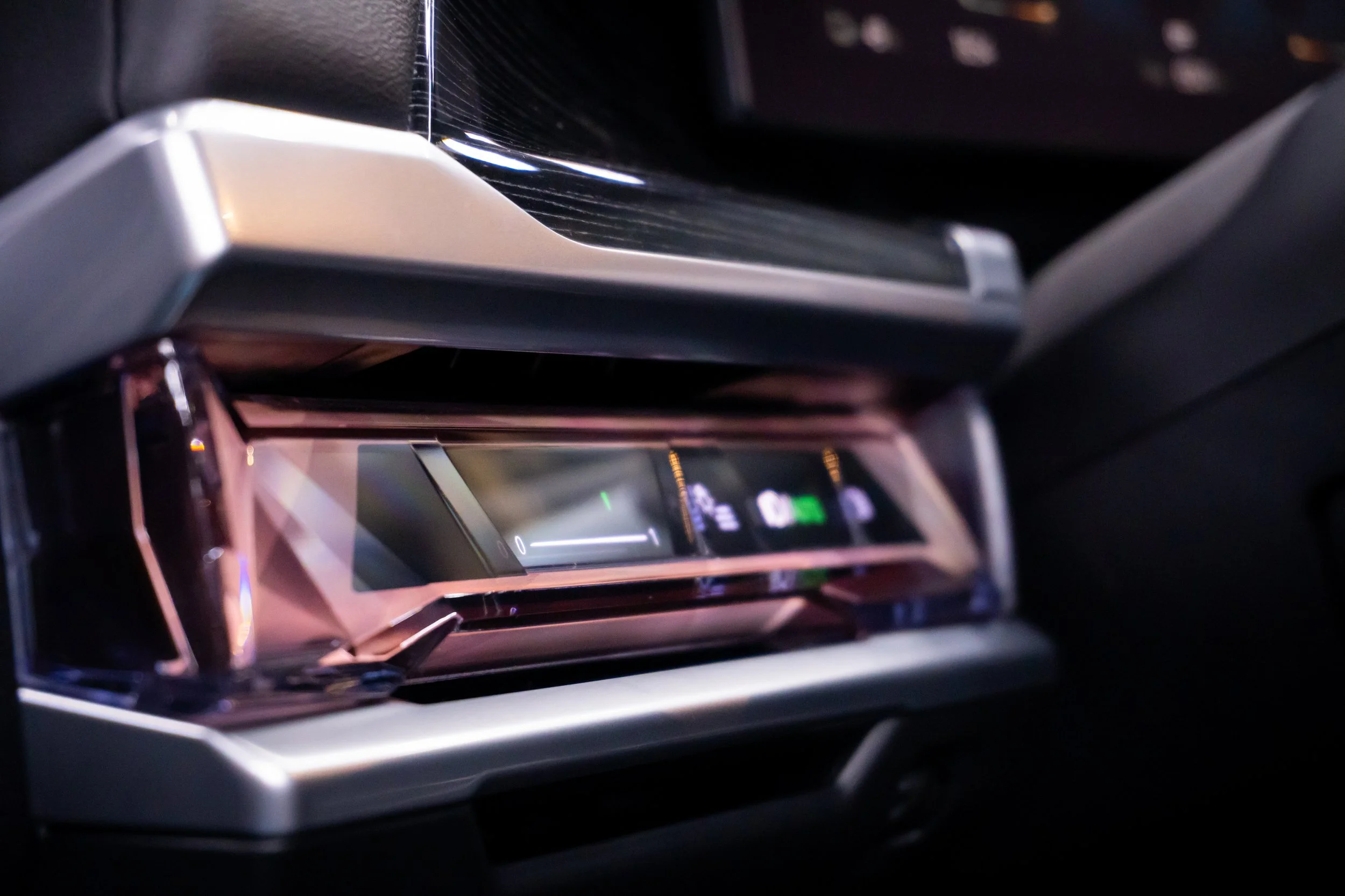 Детайл от дисплея и таблото на BMW i7