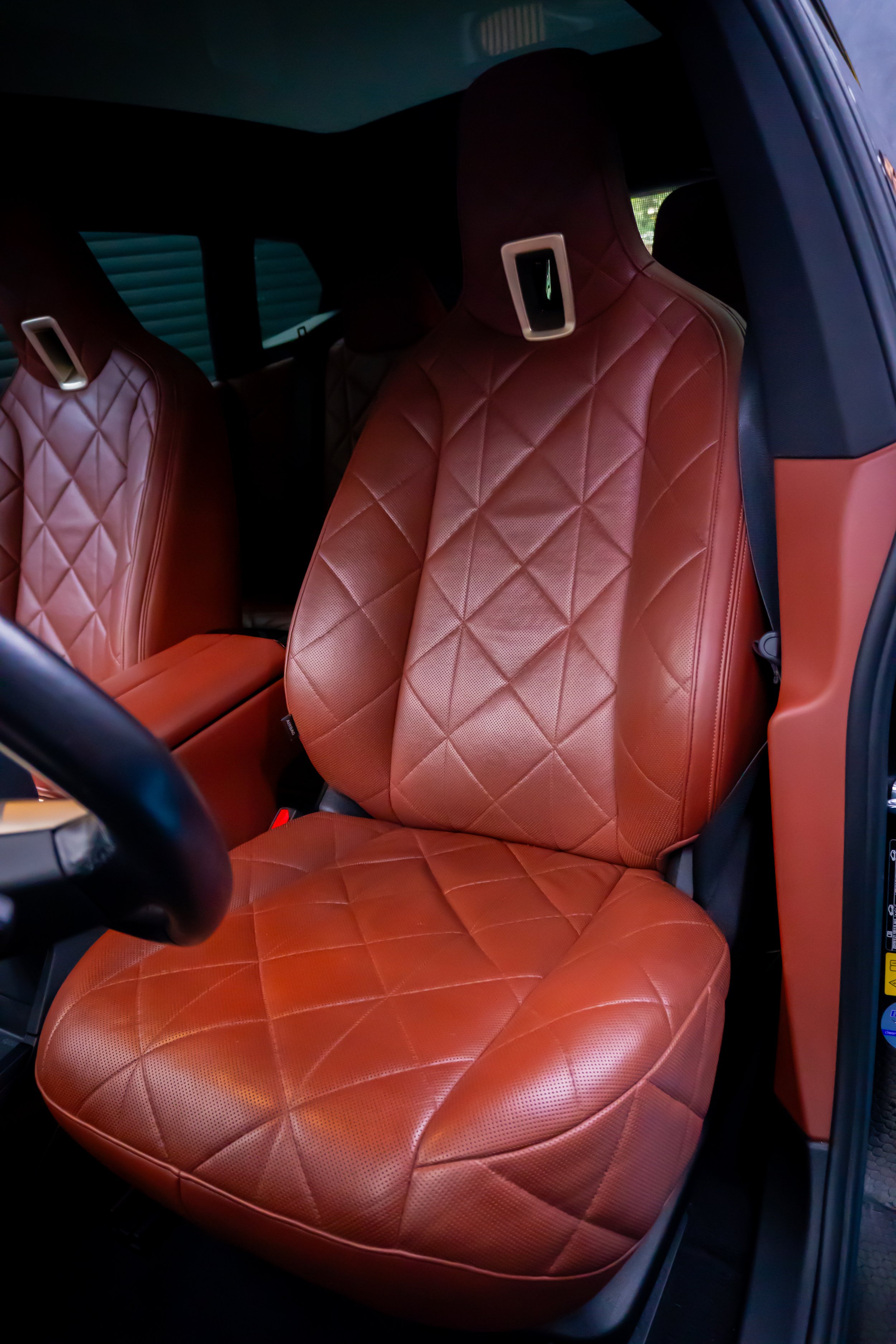 Централна конзола на BMW iX след почистване