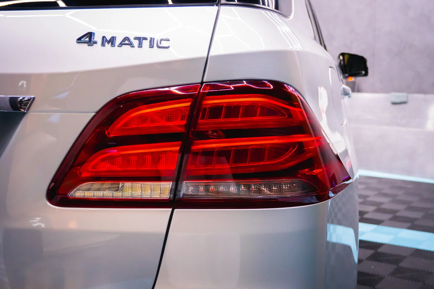 Финишен детайл на Mercedes GLE