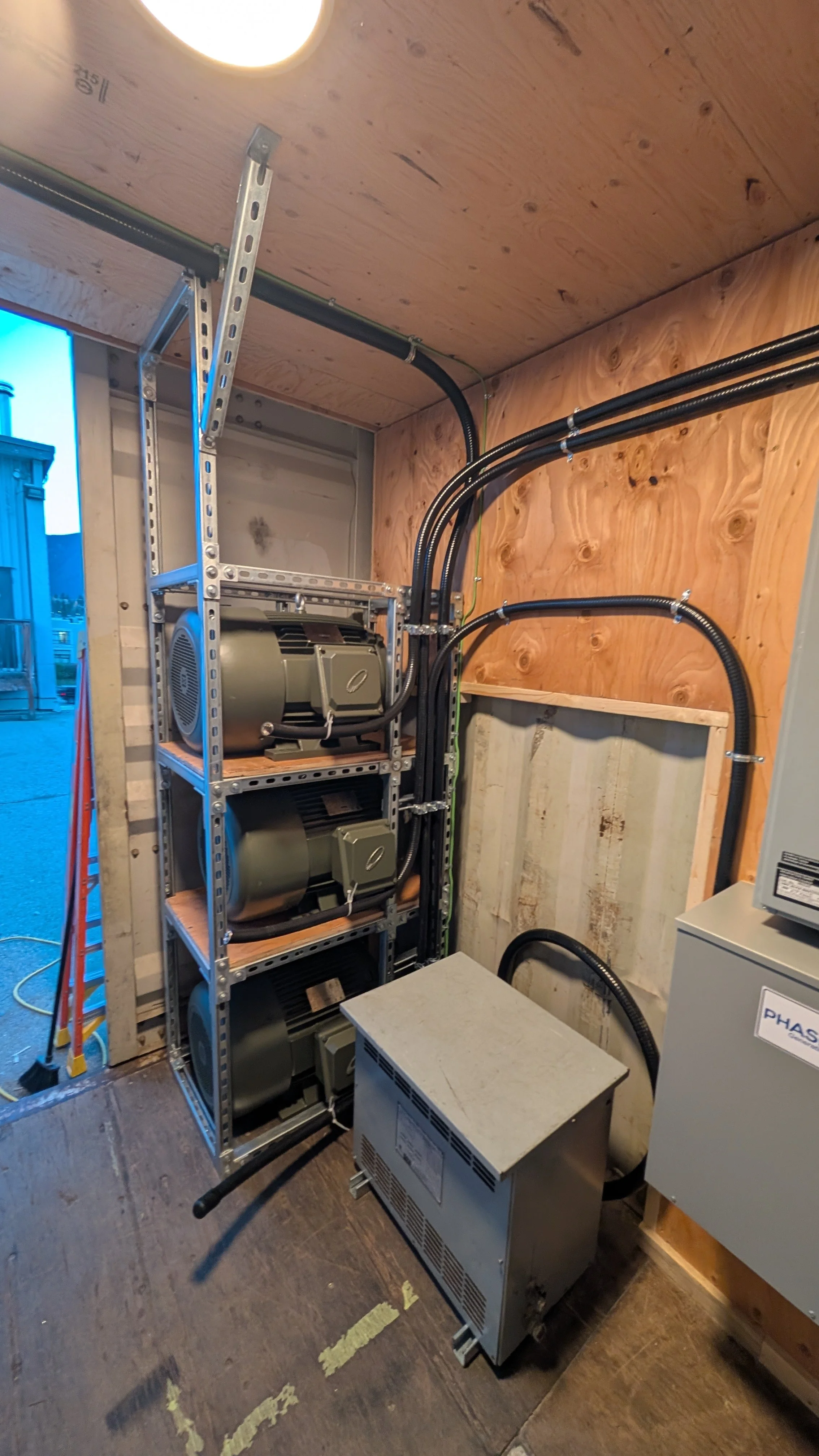 Shore-power crane supply system photo 3