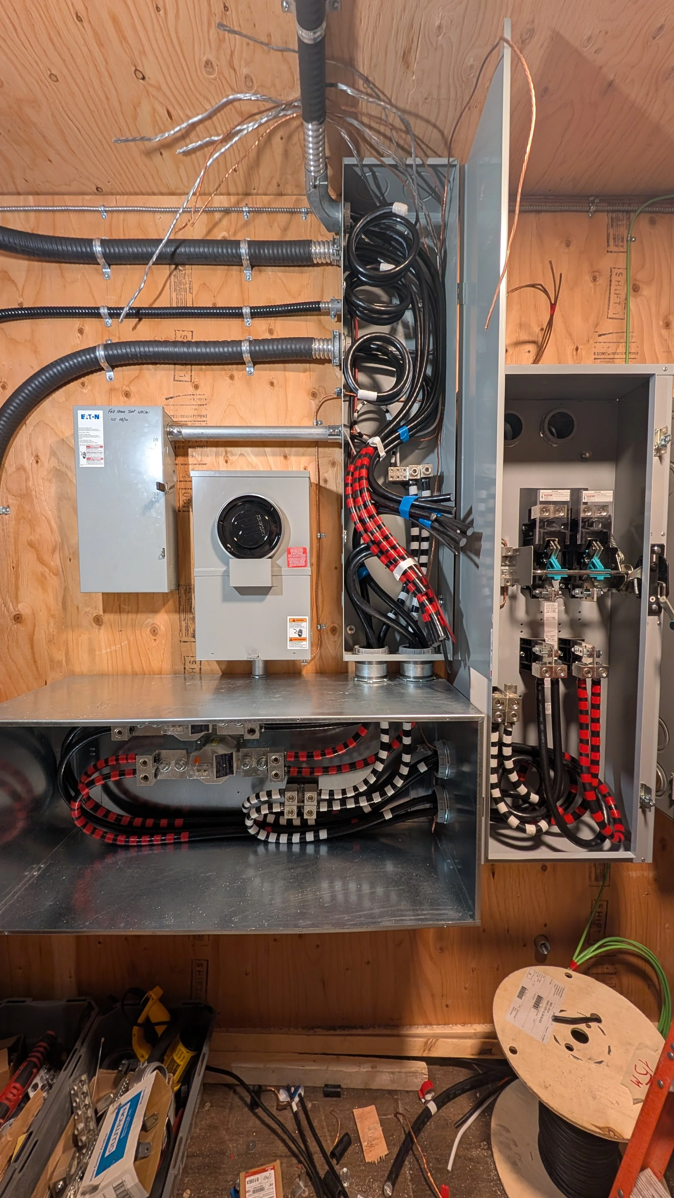 Shore-power crane supply system photo 4