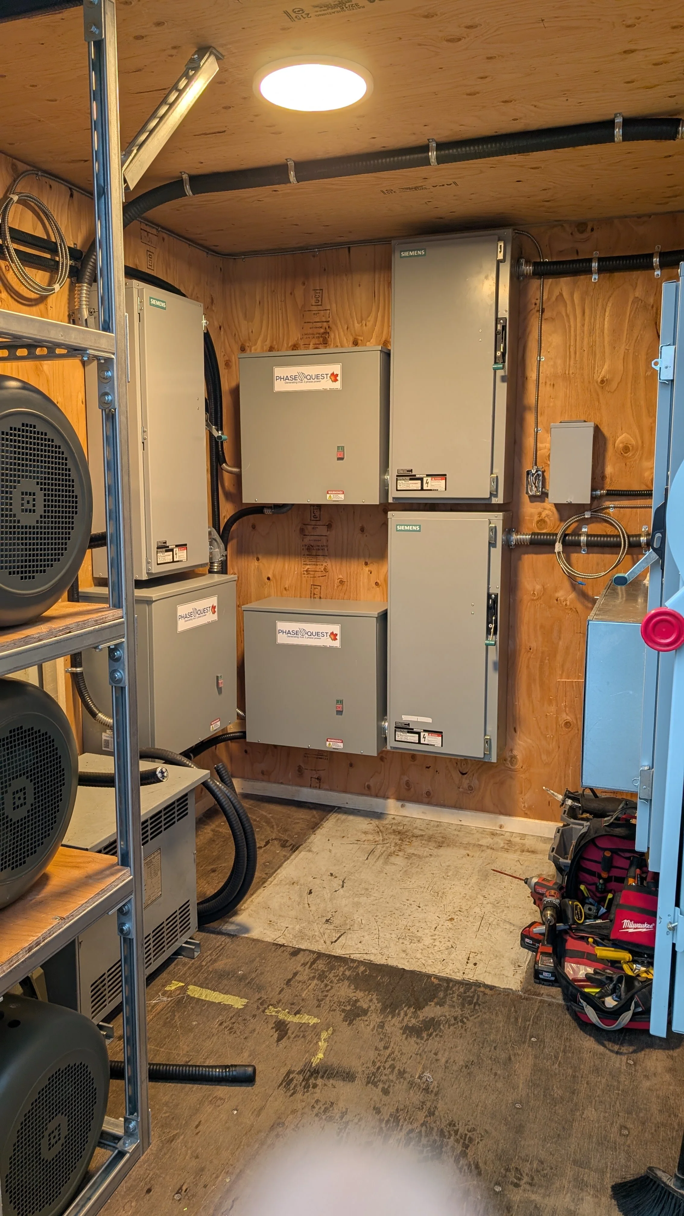 Shore-power crane supply system photo 1