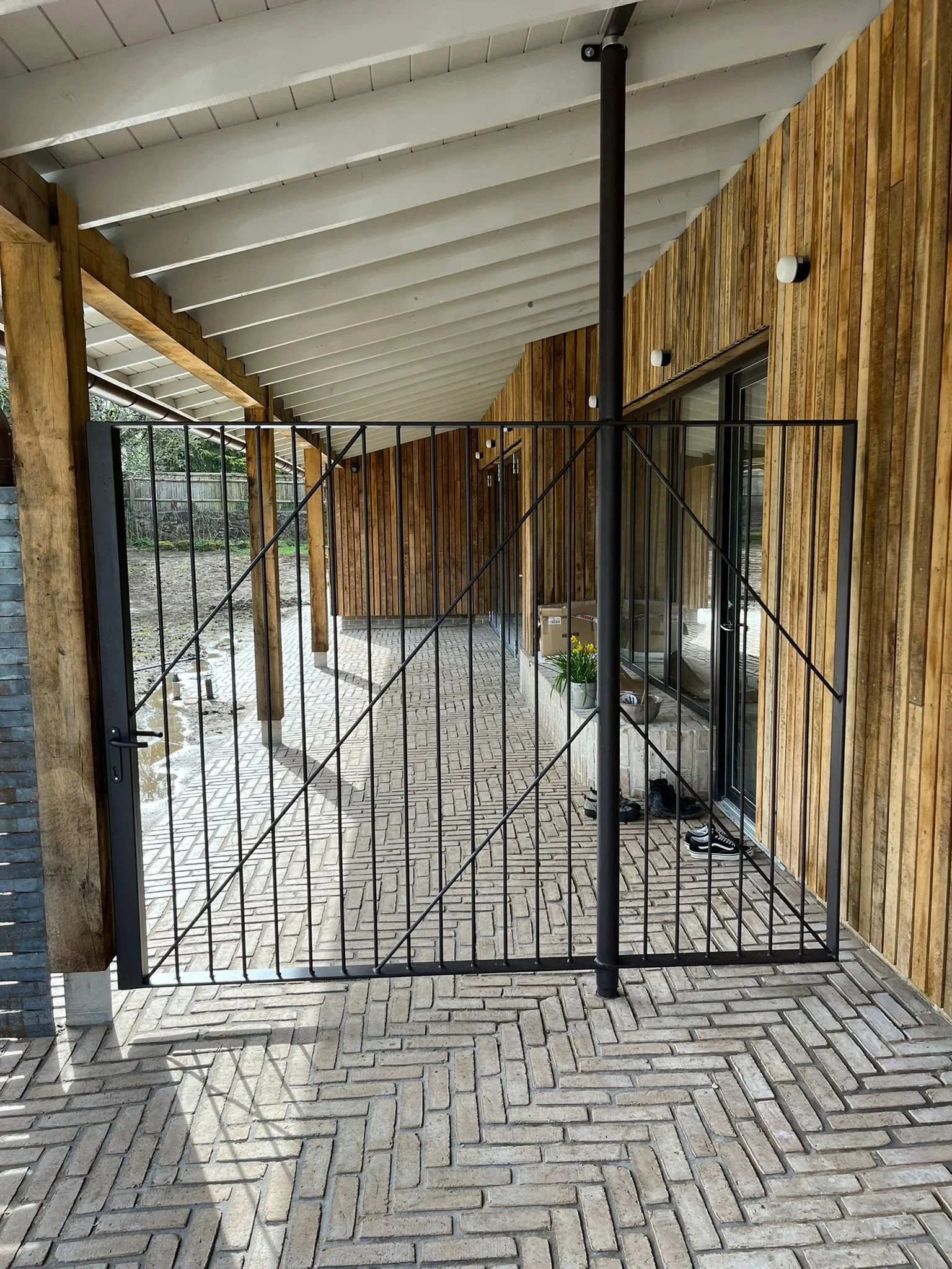 Metal Gates — Automated Control System