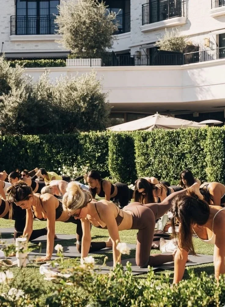 An outdoor pilates class on mats