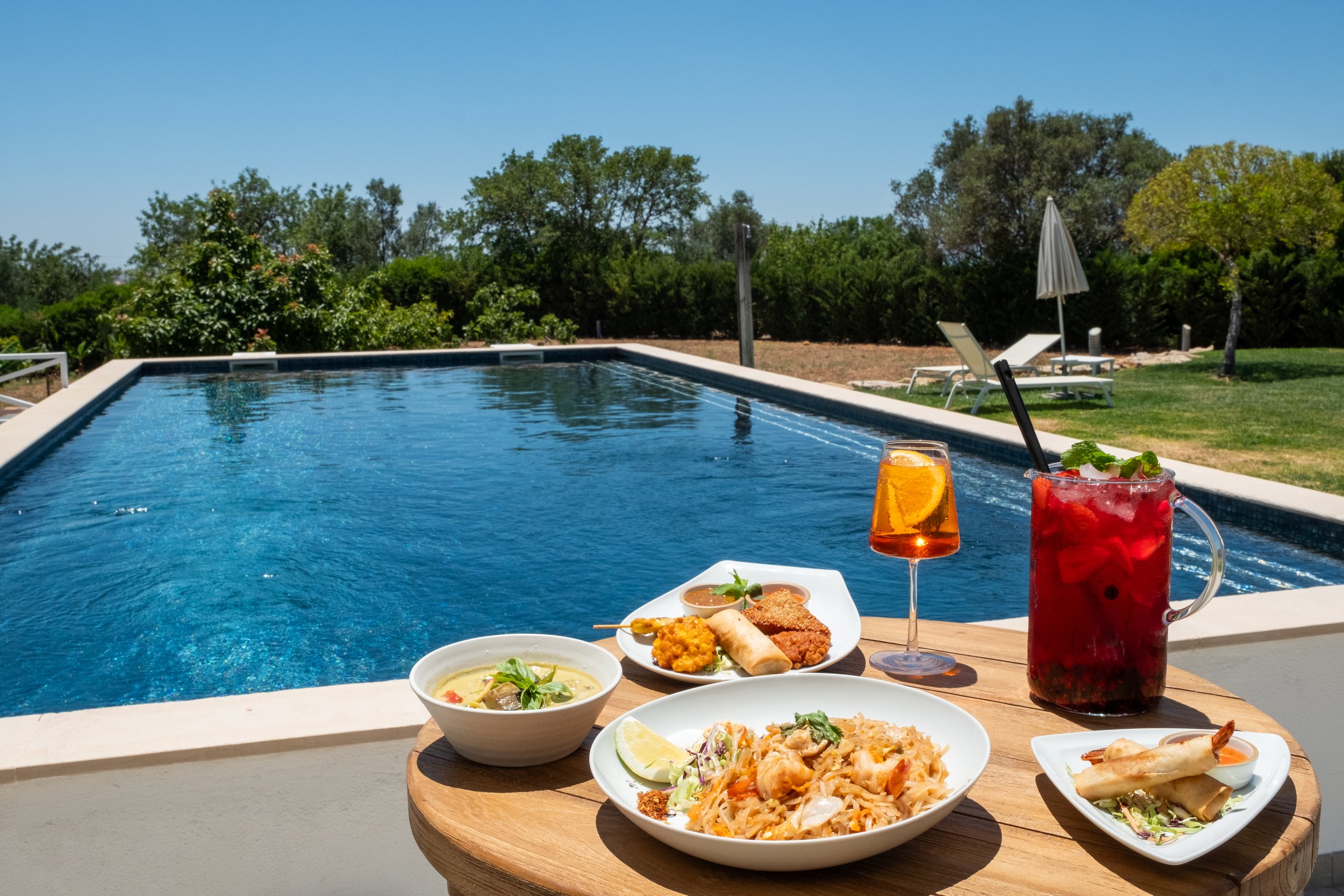 Almoço junto à piscina no Siam