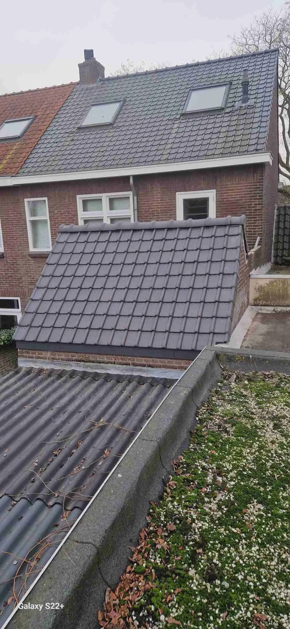 Dakdekker Eindhoven project: complete pannendak renovatie met nieuwe dakpannen en afwerking