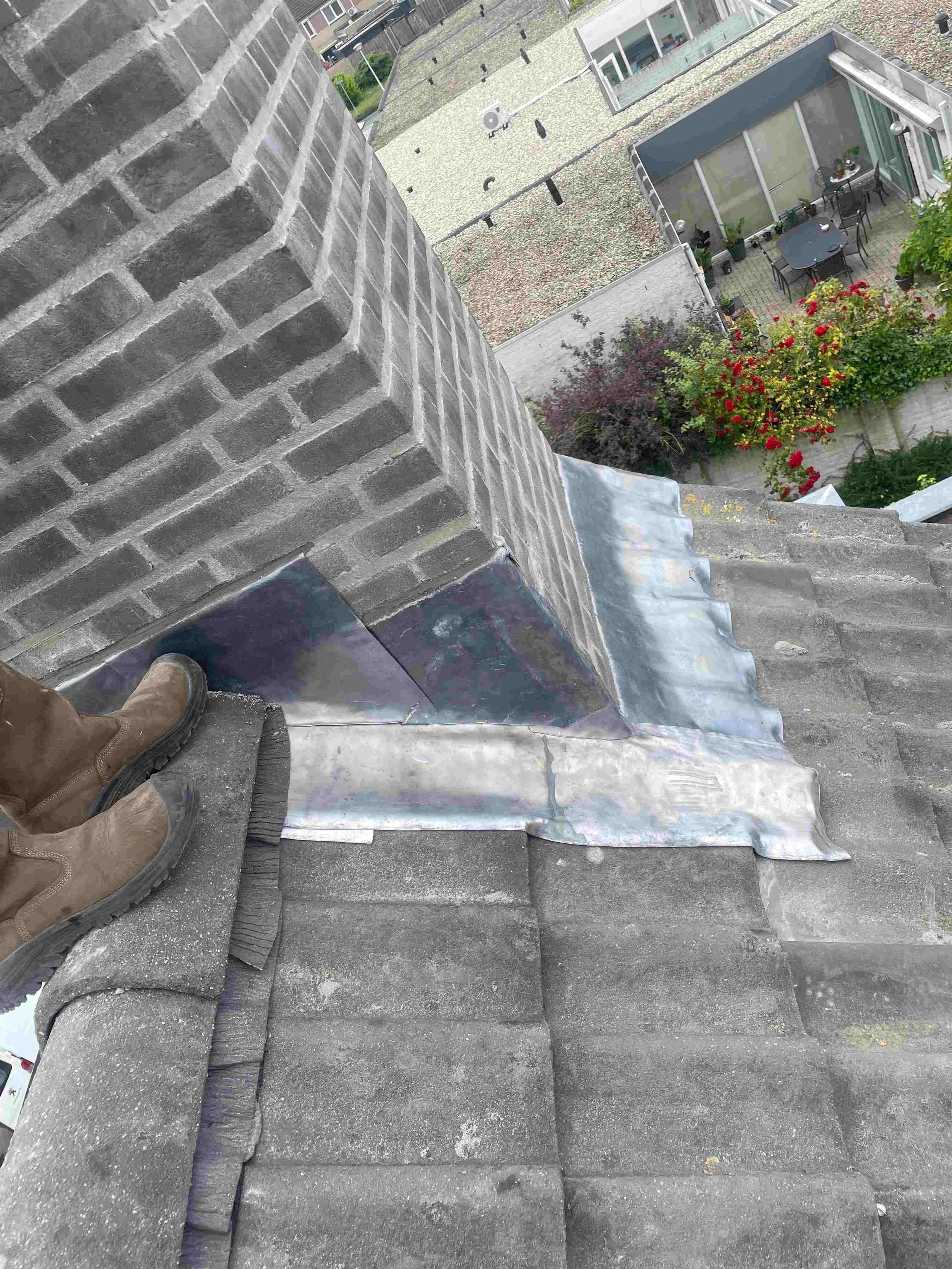 Dakdekker Eindhoven project: stormschade herstel en schoorsteen reparatie met loodslabben