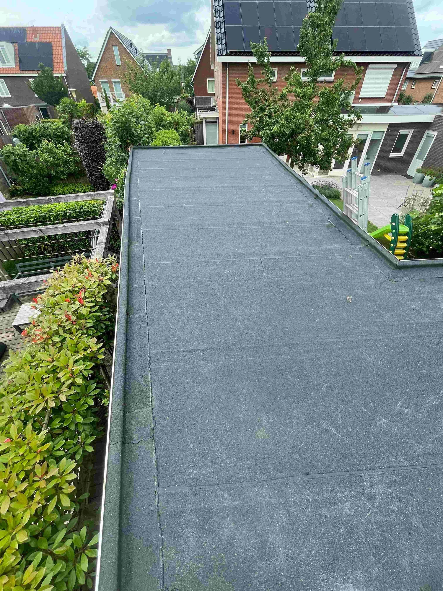 DakUp Dakdekkersbedrijf Nistelrode project: bitumen renovatie plat dak met waterdichte randen opstanden en doorvoeren