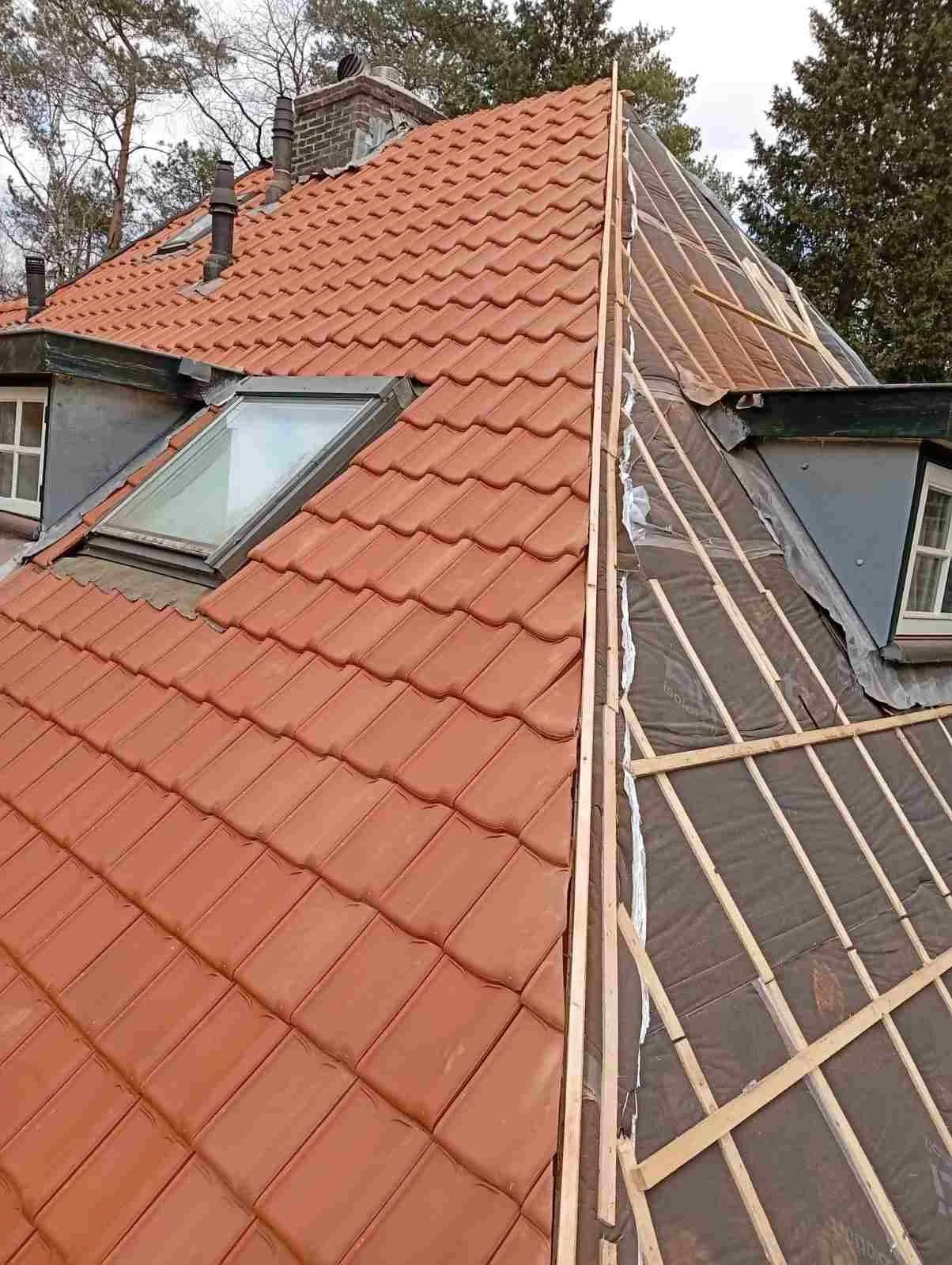 DakUp Dakdekkersbedrijf Volkel project: complete pannendak renovatie met nieuwe dakpannen en strakke afwerking