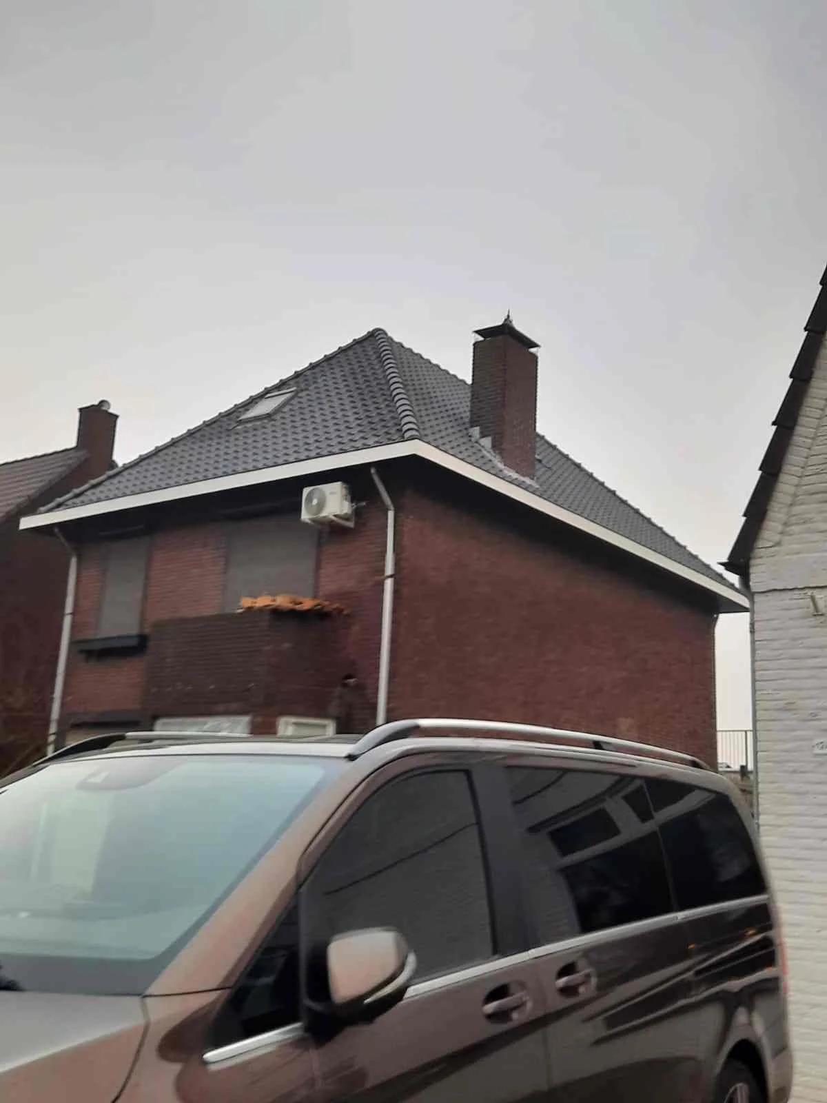 DakUp Dakdekkersbedrijf Volkel project: stormschade herstel met controle van nok, randen en aansluitingen