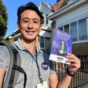 A Swing Left volunteer gets ready to knock doors in Philadelphia, PA