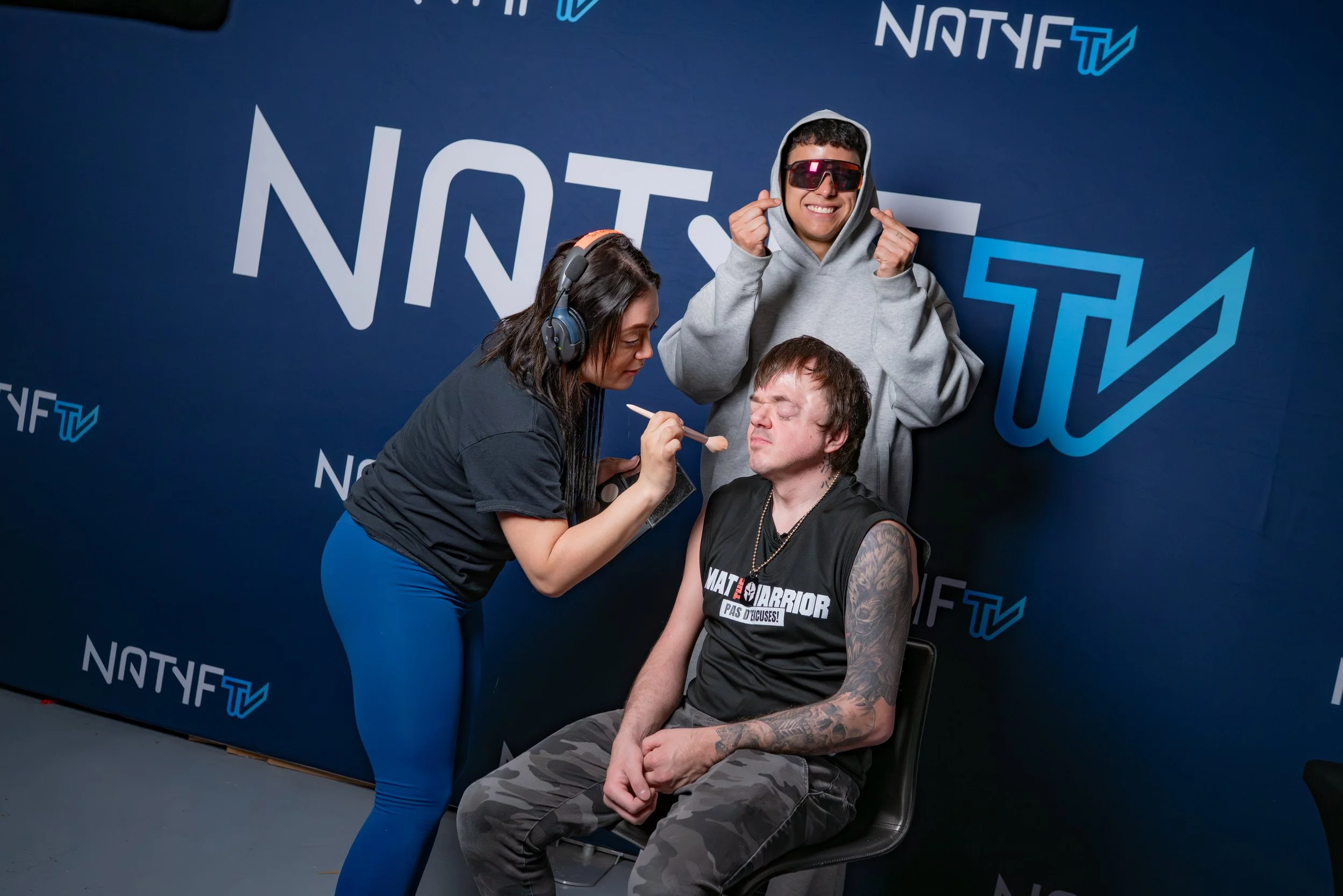 Mat — coulisses Le 5e Round, maquillage avant tournage