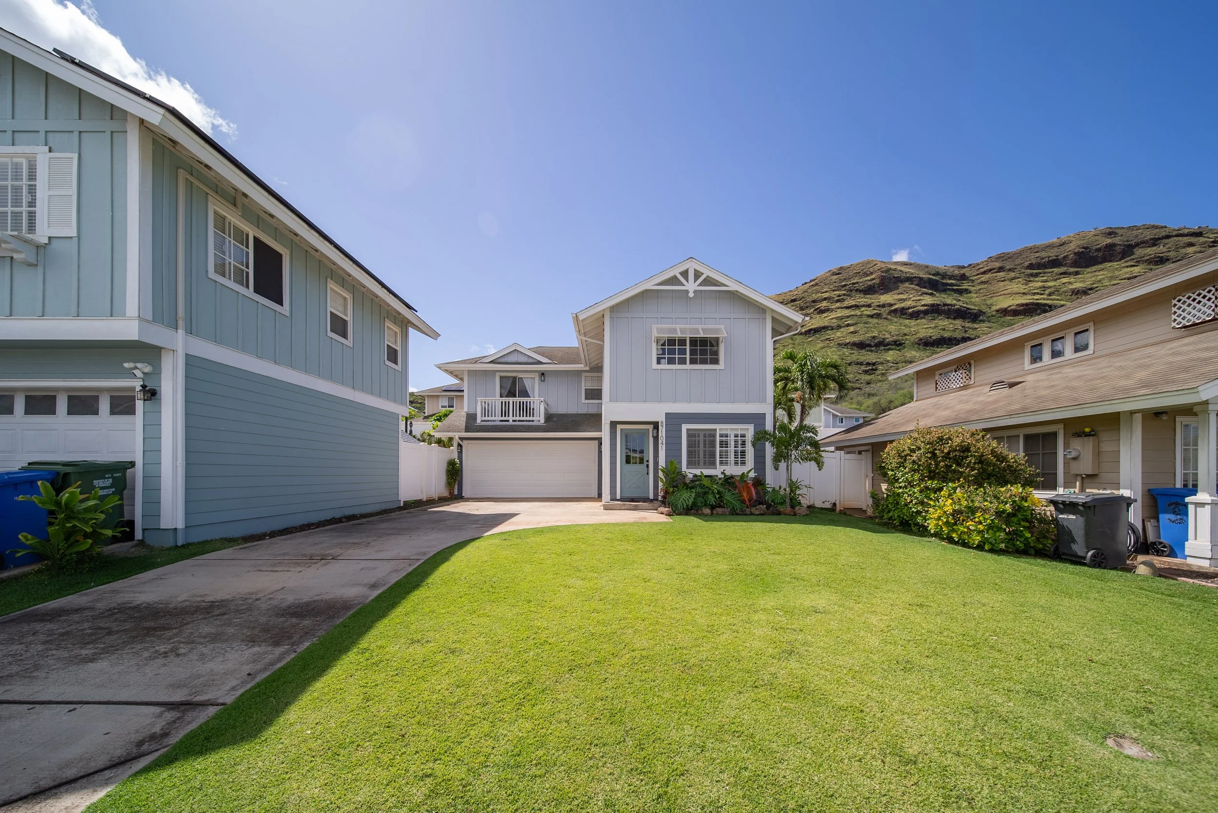 Front exterior of 87-1041 Huamoa Street with the Waianae mountain range behind