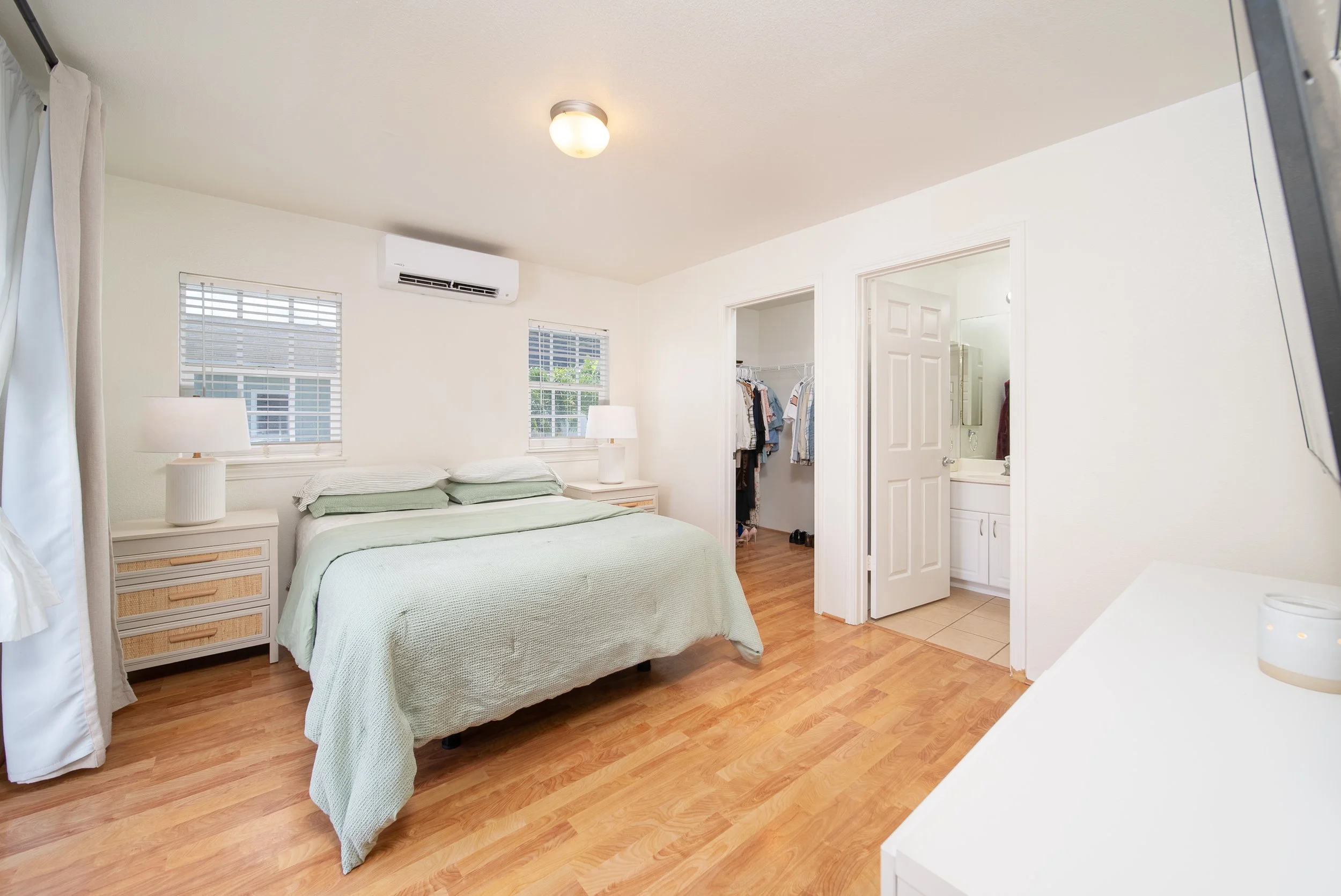 Primary bedroom with split AC and the en suite bathroom beyond, Maili Sea Palekai