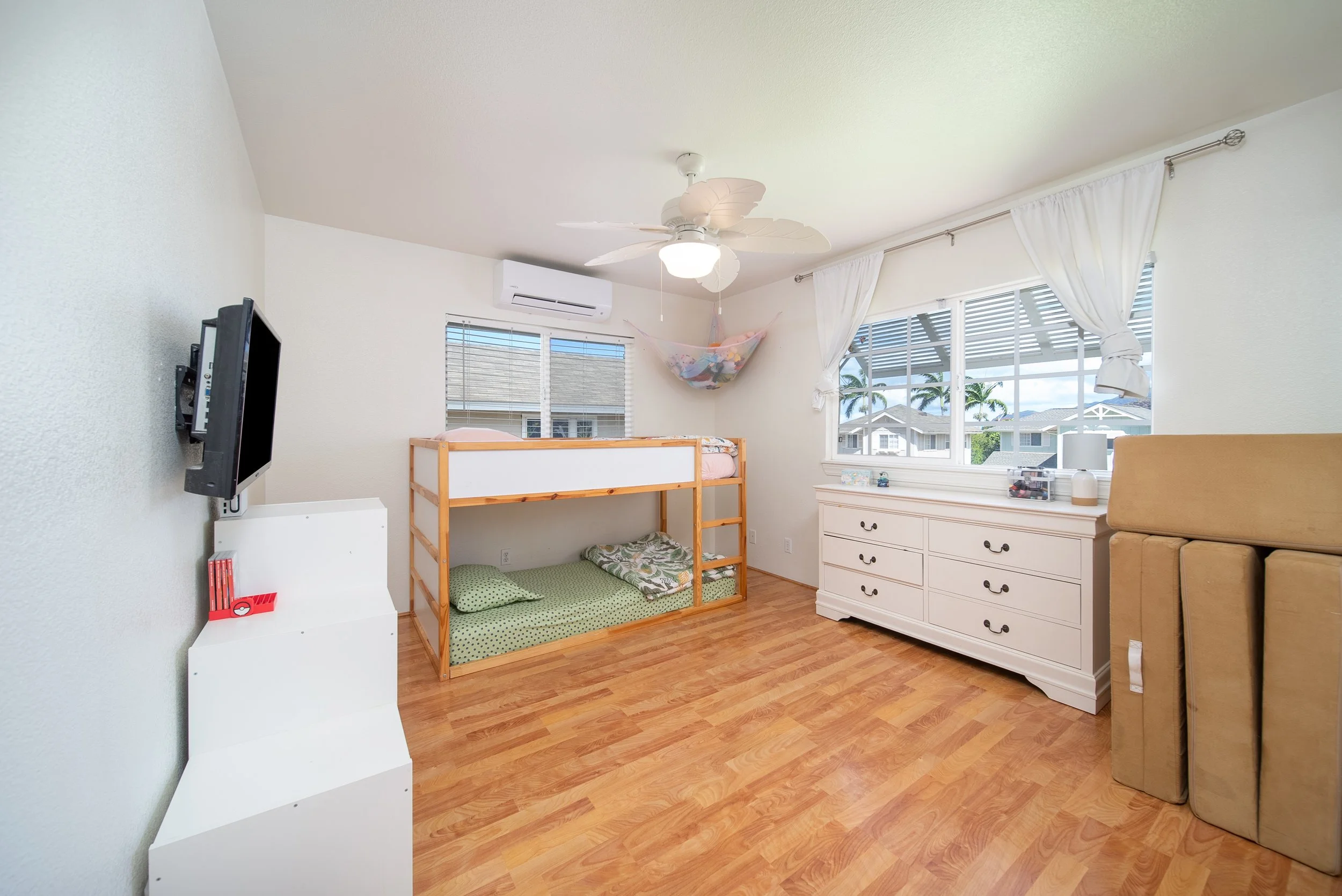 Bedroom with bunk beds, split AC and ceiling fan