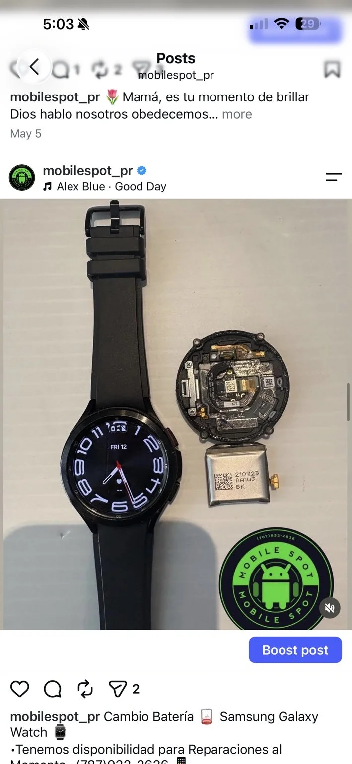 Samsung Galaxy Watch junto a sus componentes durante el cambio de batería