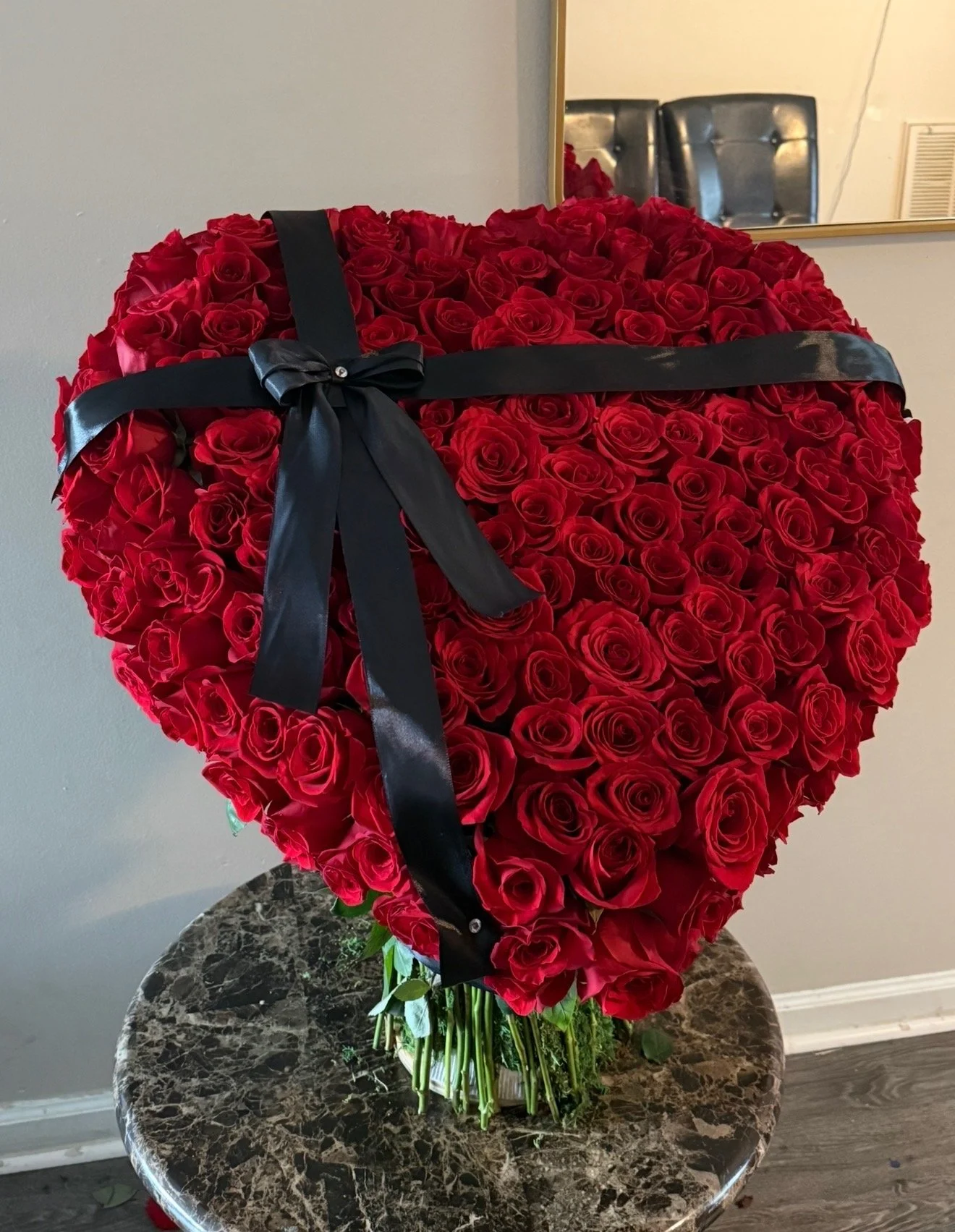 200ct wooden standing heart arrangement