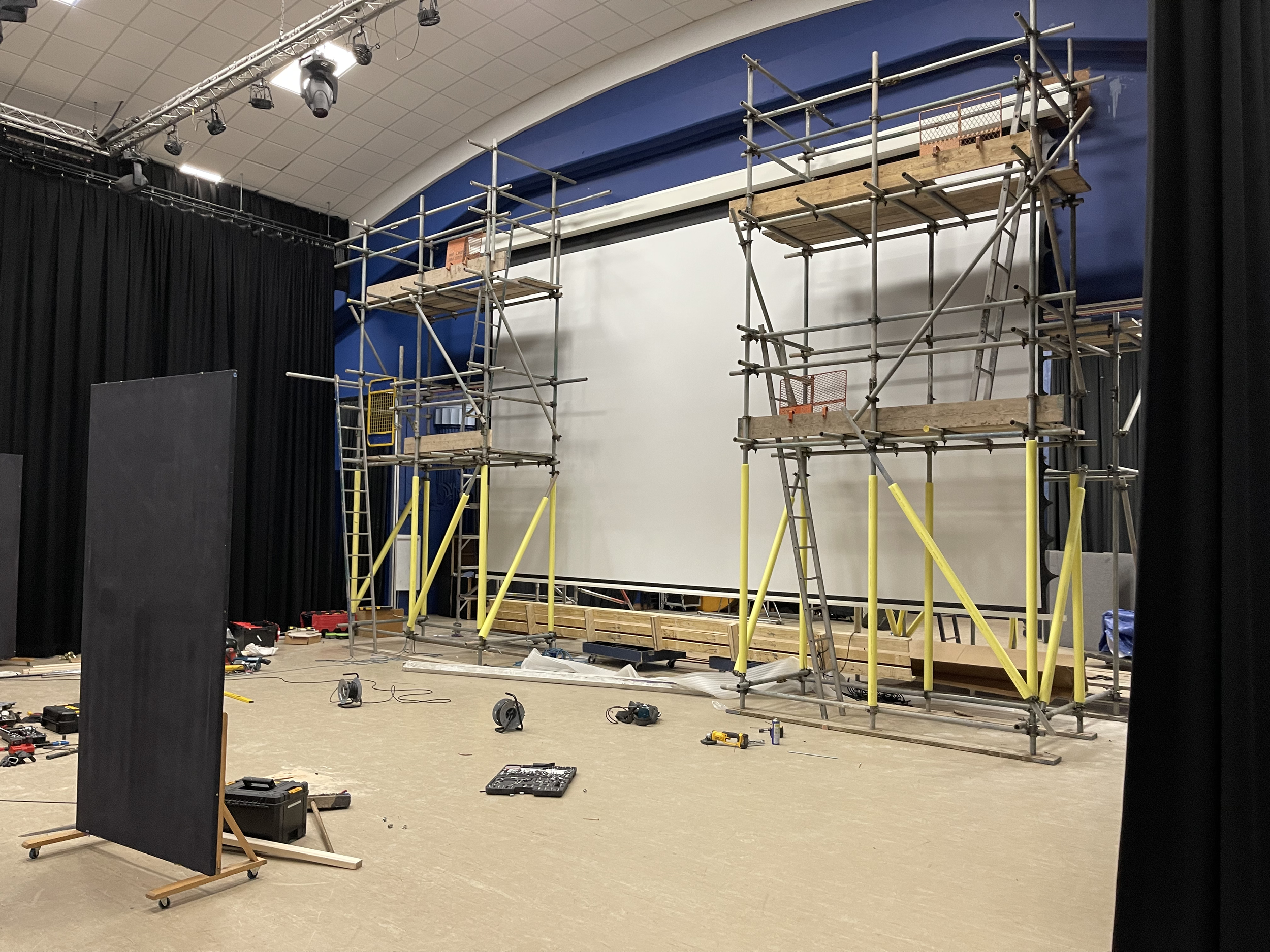Cinema screen installation