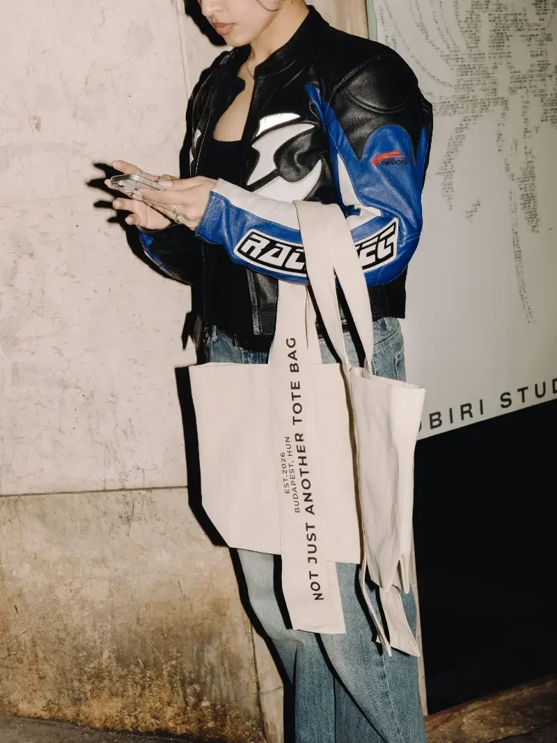 Obiri tote bag in use