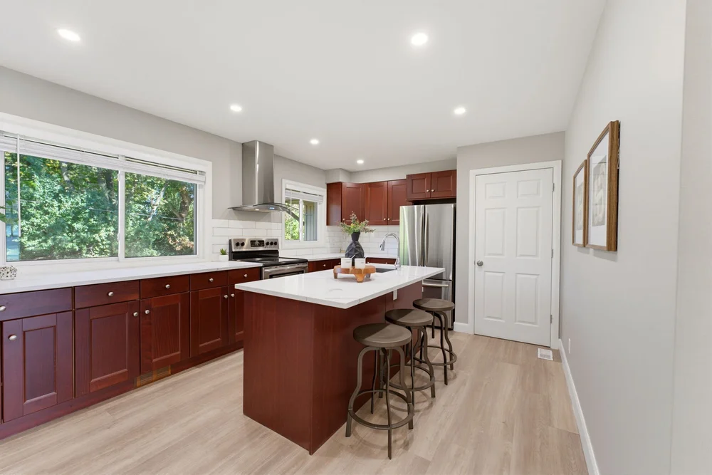300 Westmount Road East, Kitchener — Kitchen with centre island