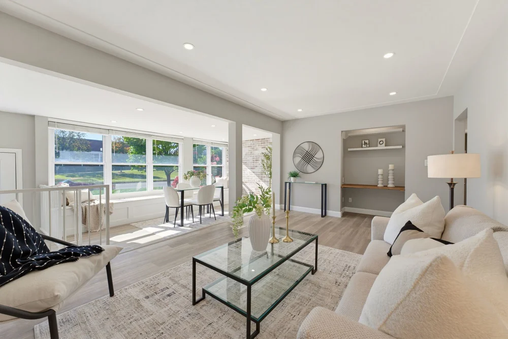 300 Westmount Road East, Kitchener — Living room with office nook