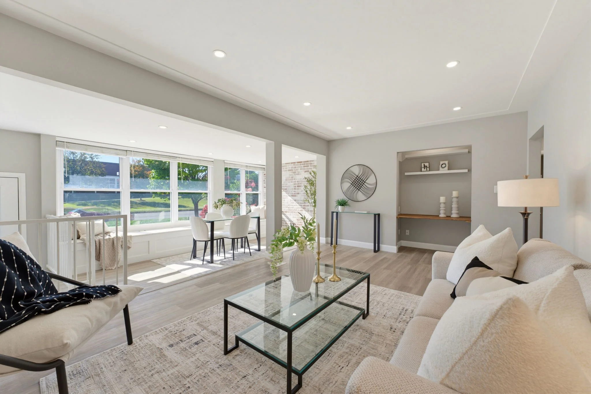 300 Westmount Road East, Kitchener — Living room with office nook