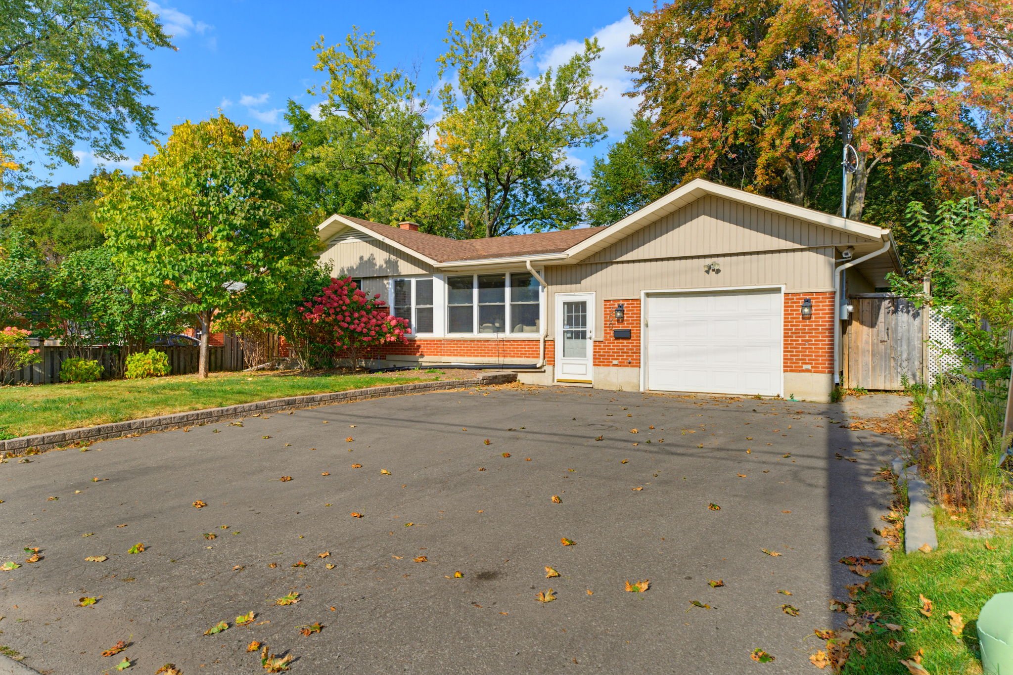 300 Westmount Road East, Kitchener — Exterior with six-car driveway