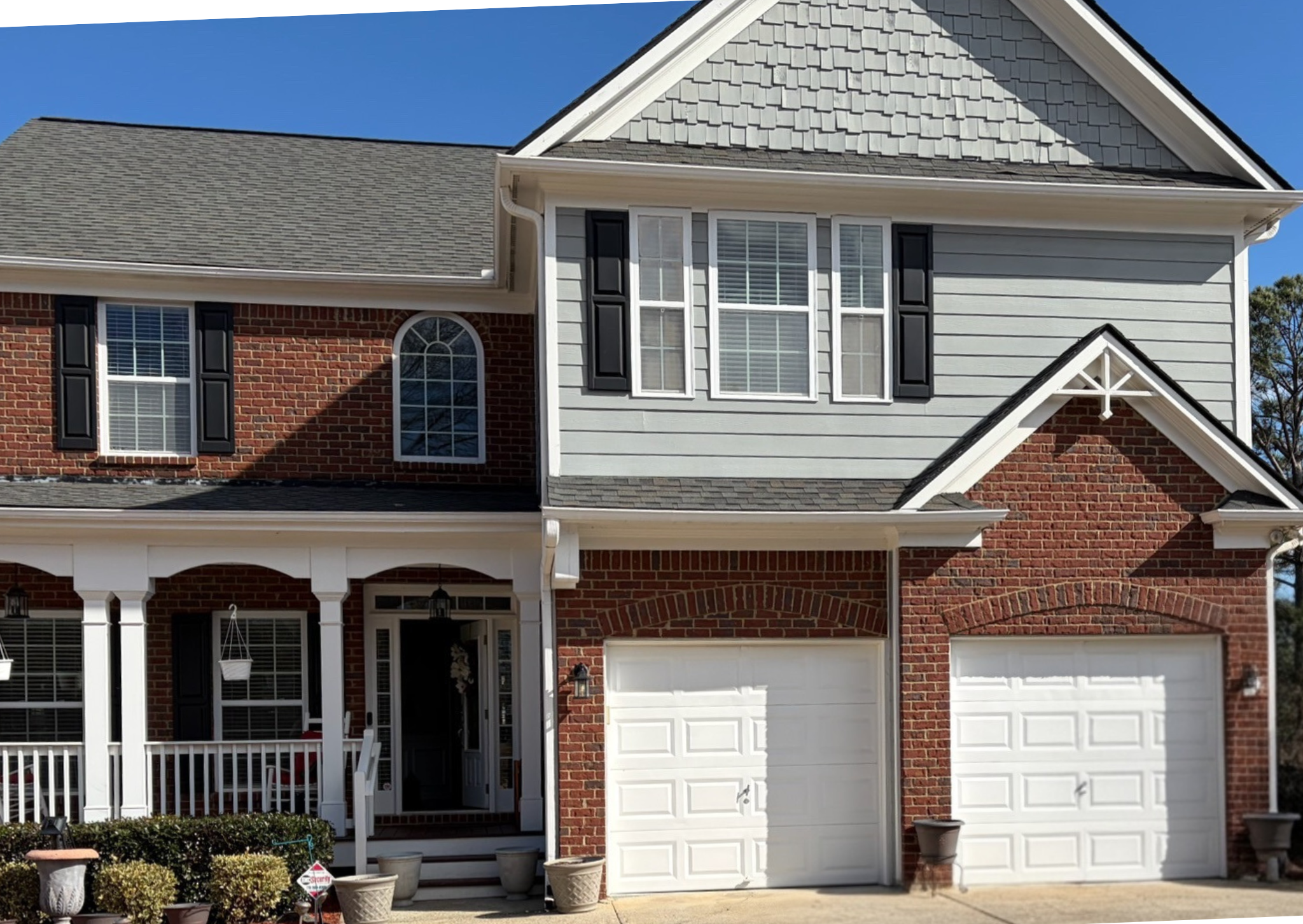 Brick home before limewashing and exterior painting in Alpharetta, Georgia