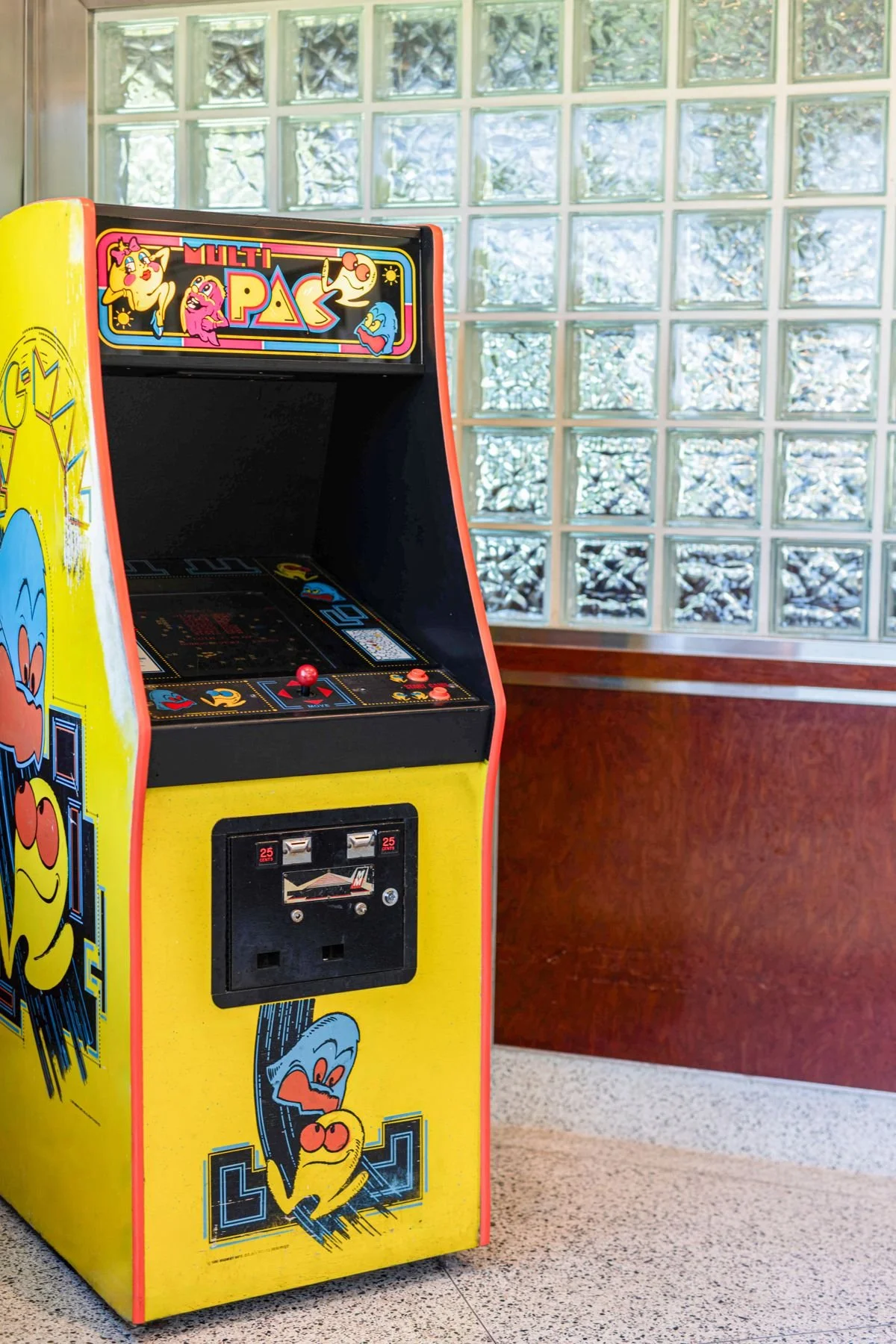 Arcade cabinet in the corner