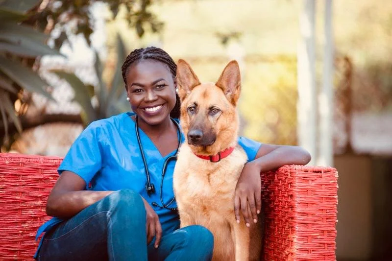 Dr Anna Bak-Bol during a home veterinary consultation