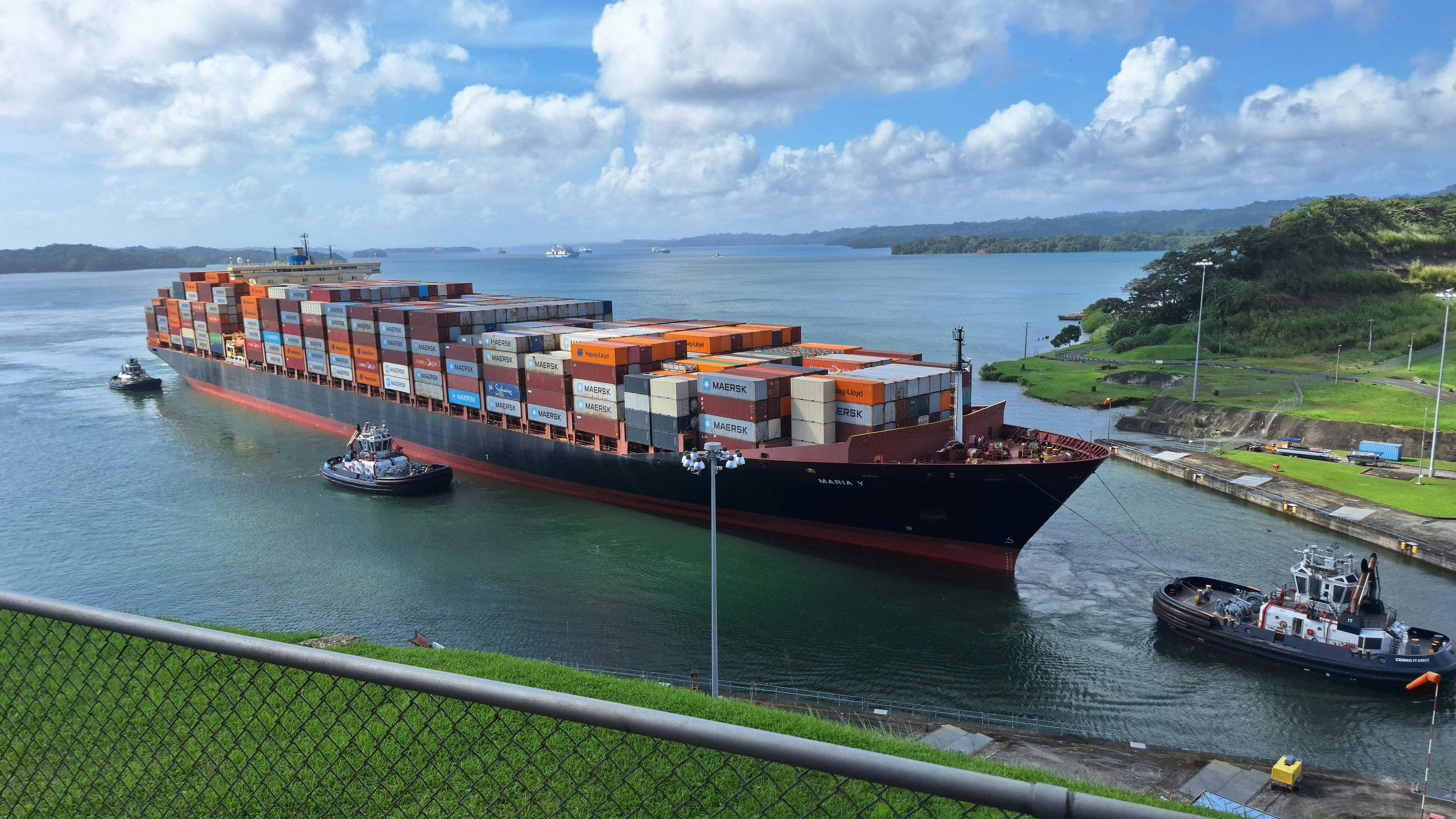 Miraflores Locks, container ship transit