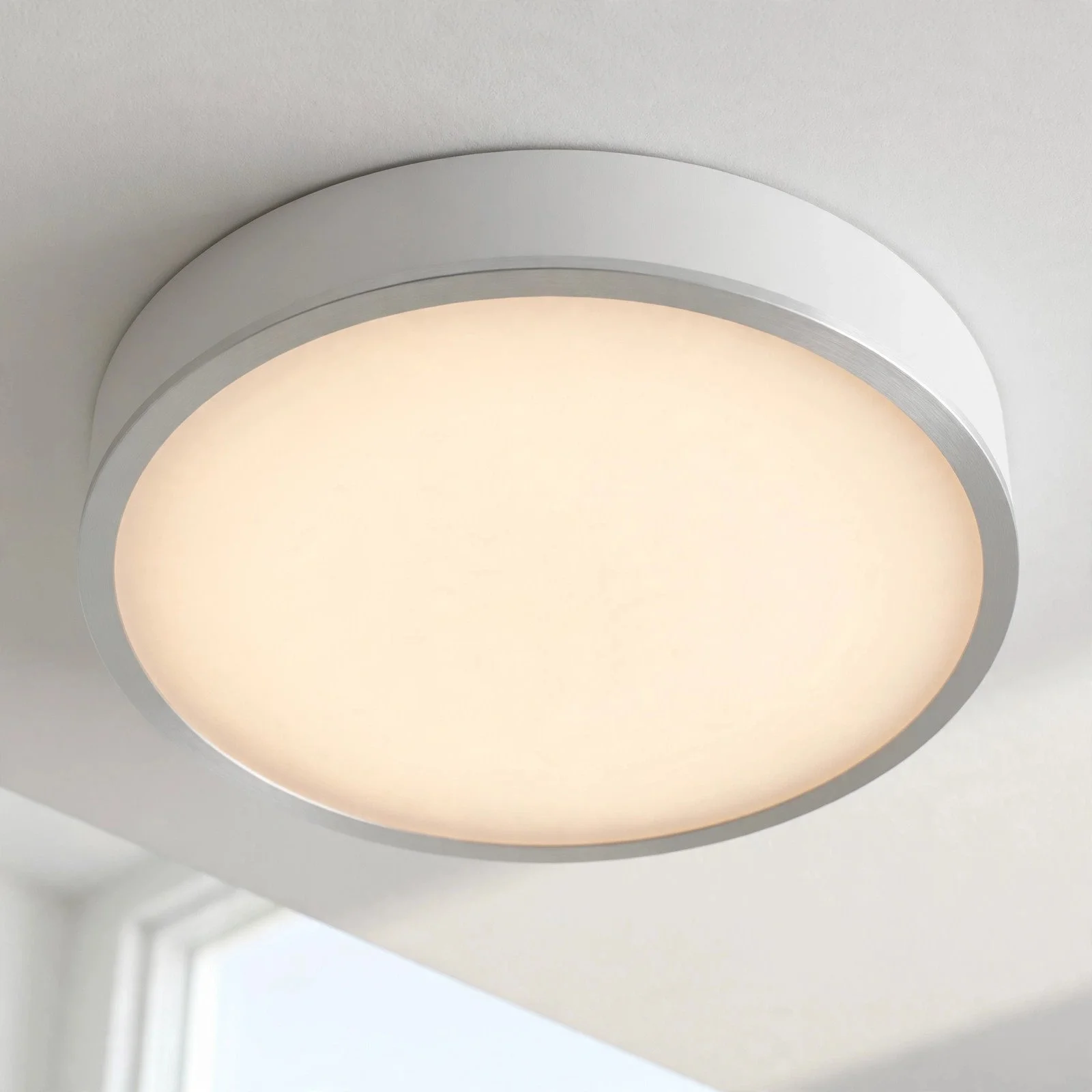 Light fixtures