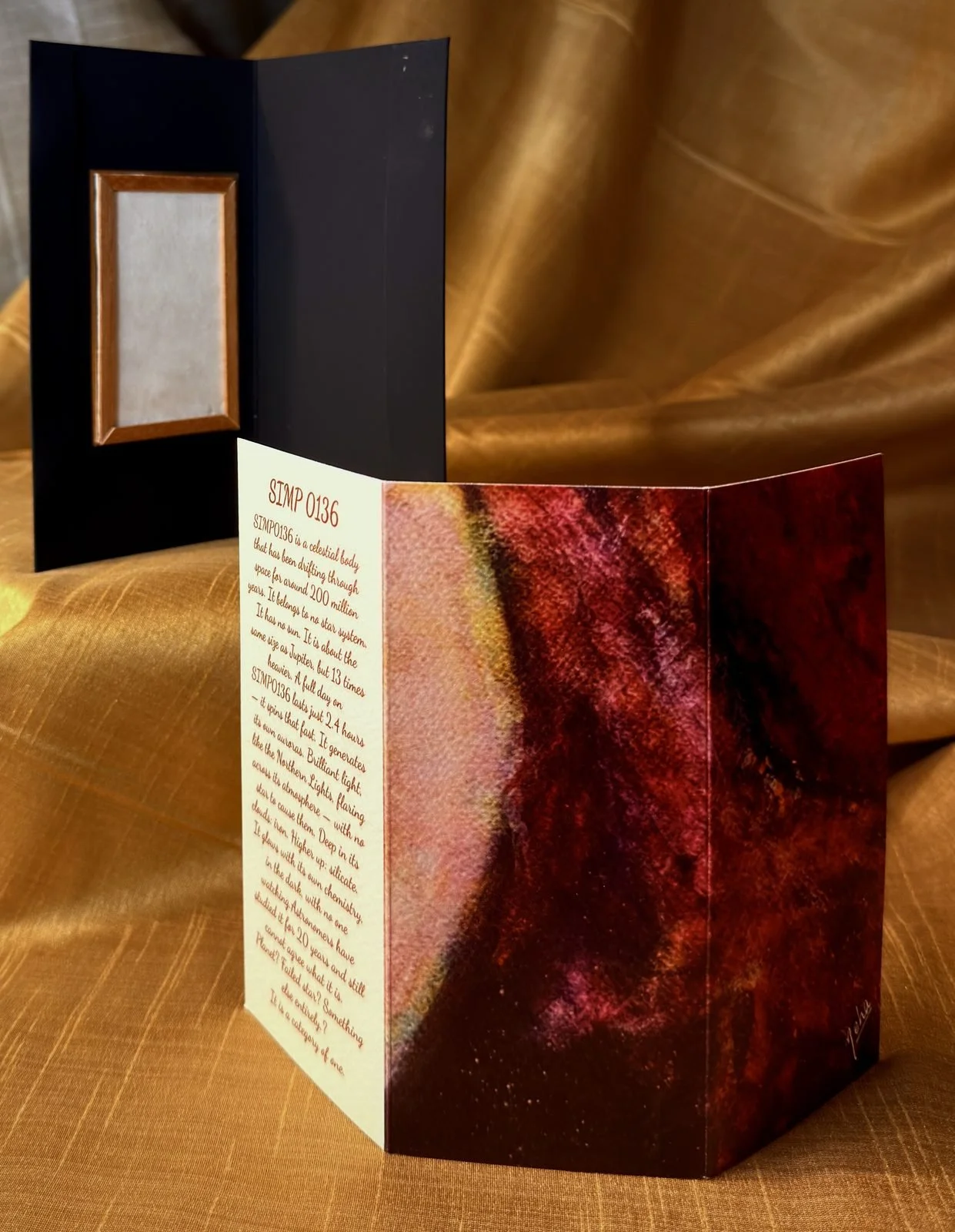 SIMP 0136 Tesera, vivid variant standing open