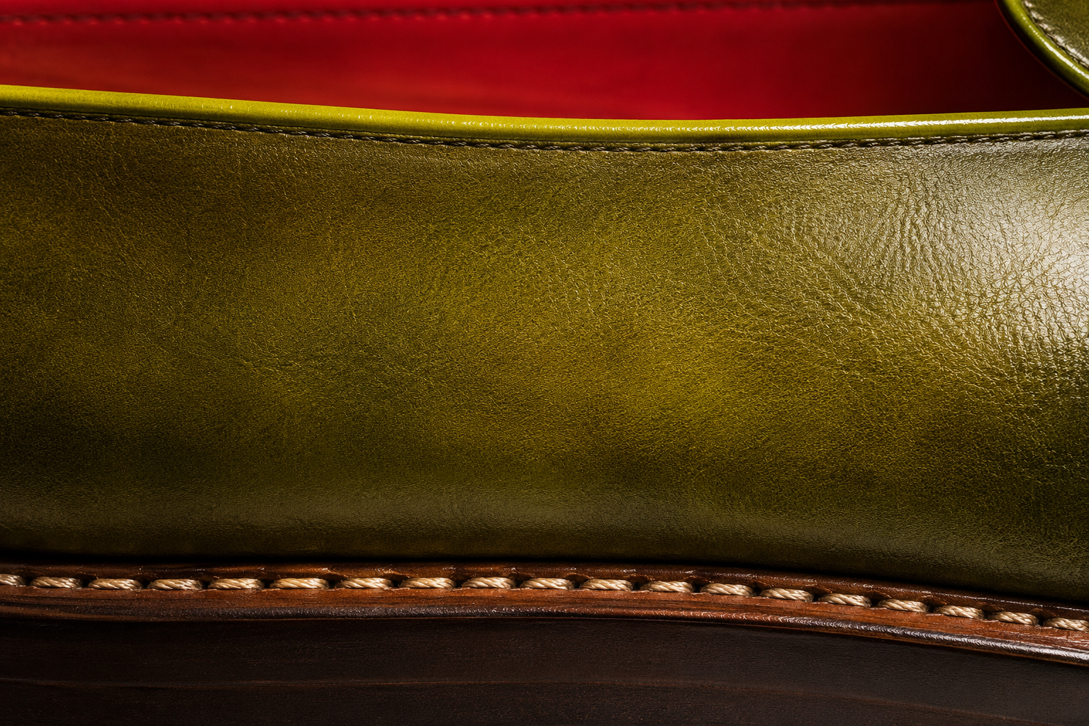 Interior lining and welt junction
