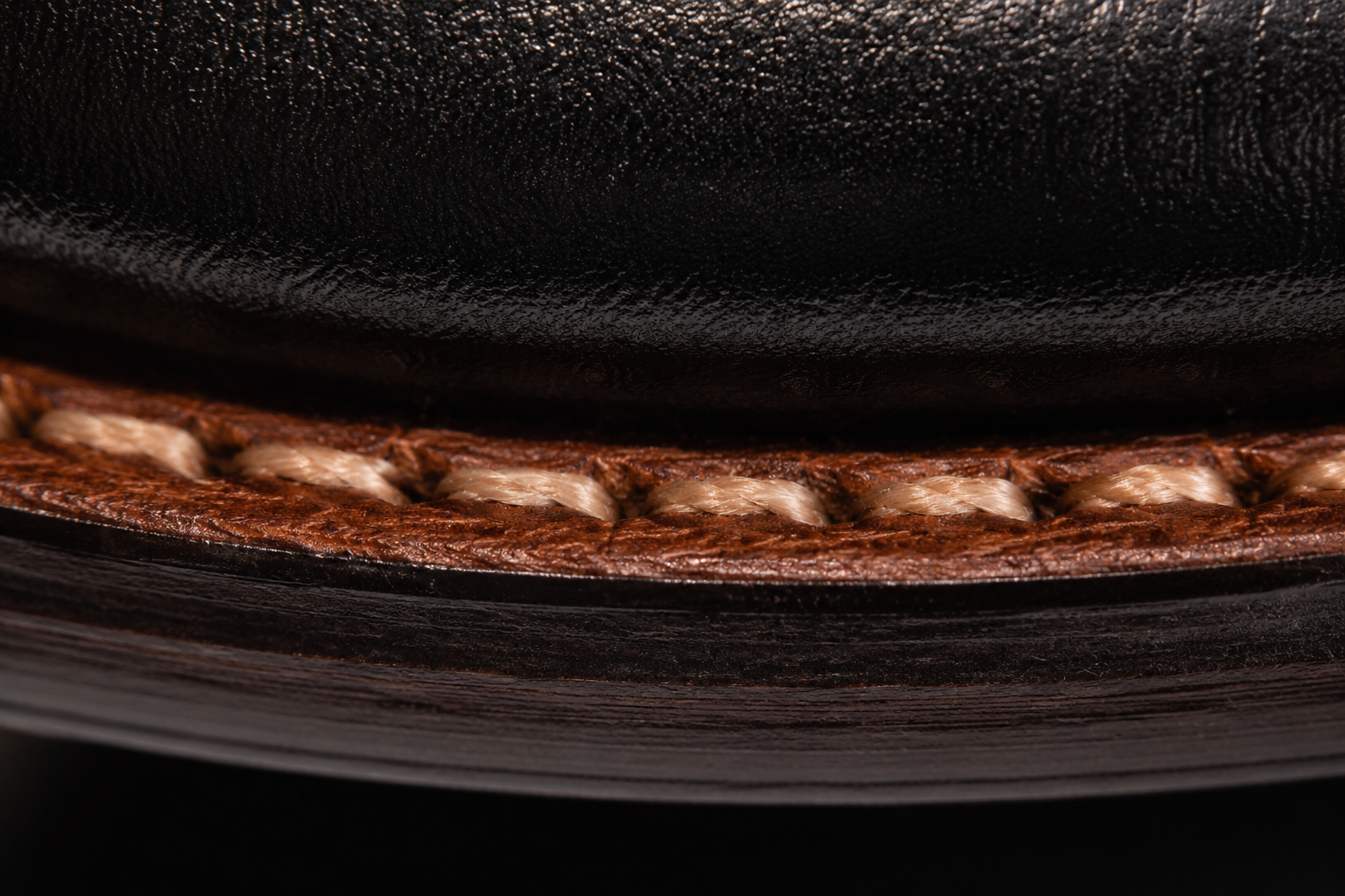 Welt + cream stitching junction macro