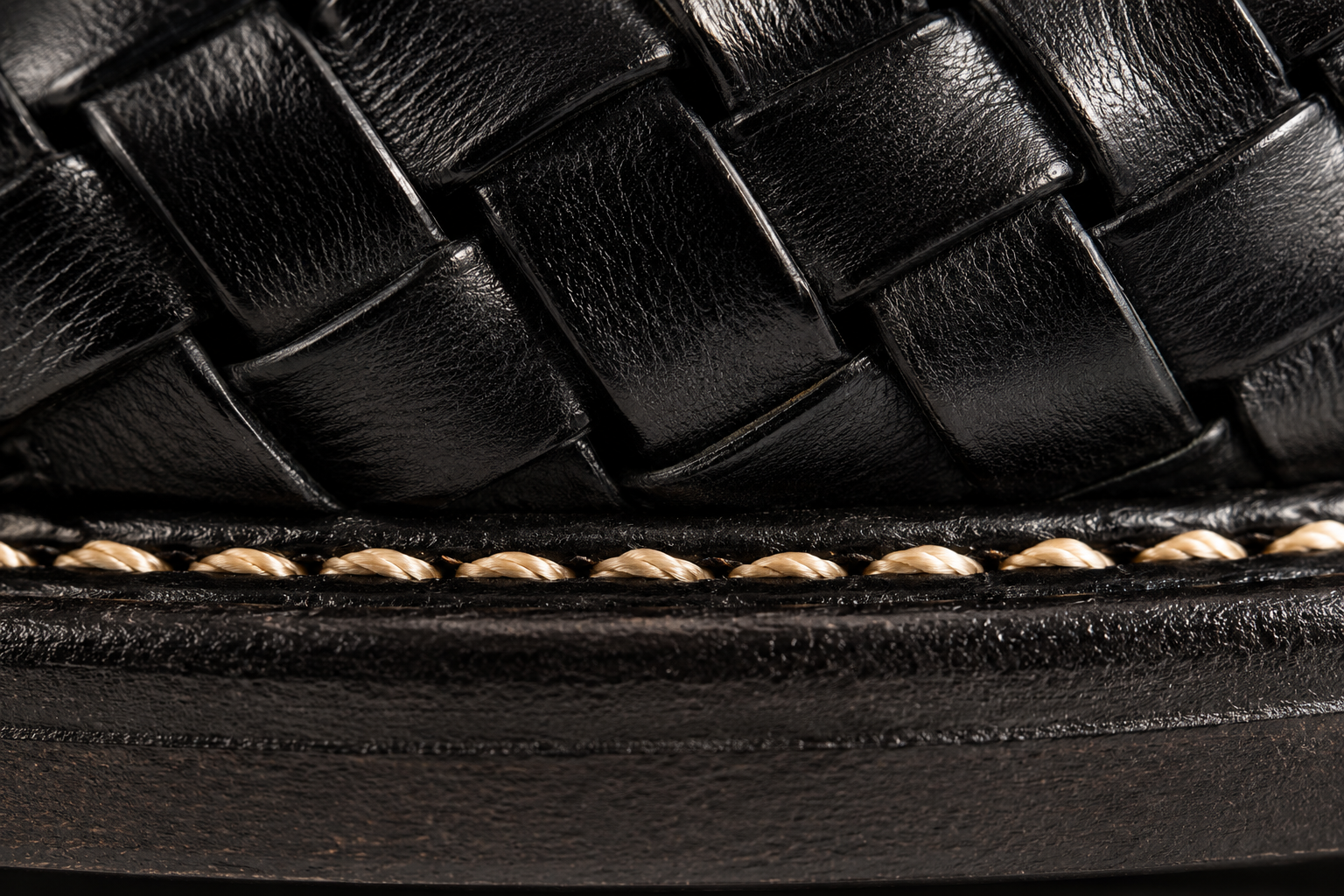 Welt junction + cream stitching macro