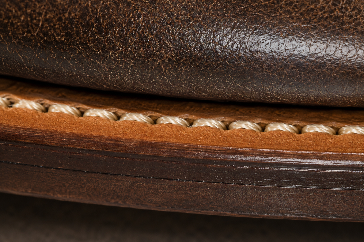 Welt + cream stitching junction macro