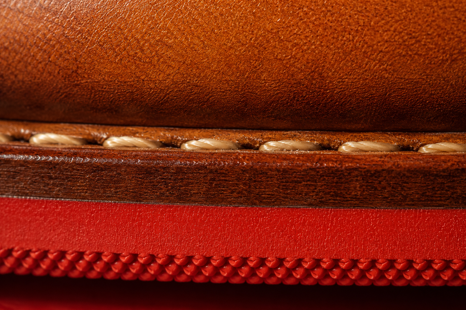 Welt + red-lacquered sole junction macro