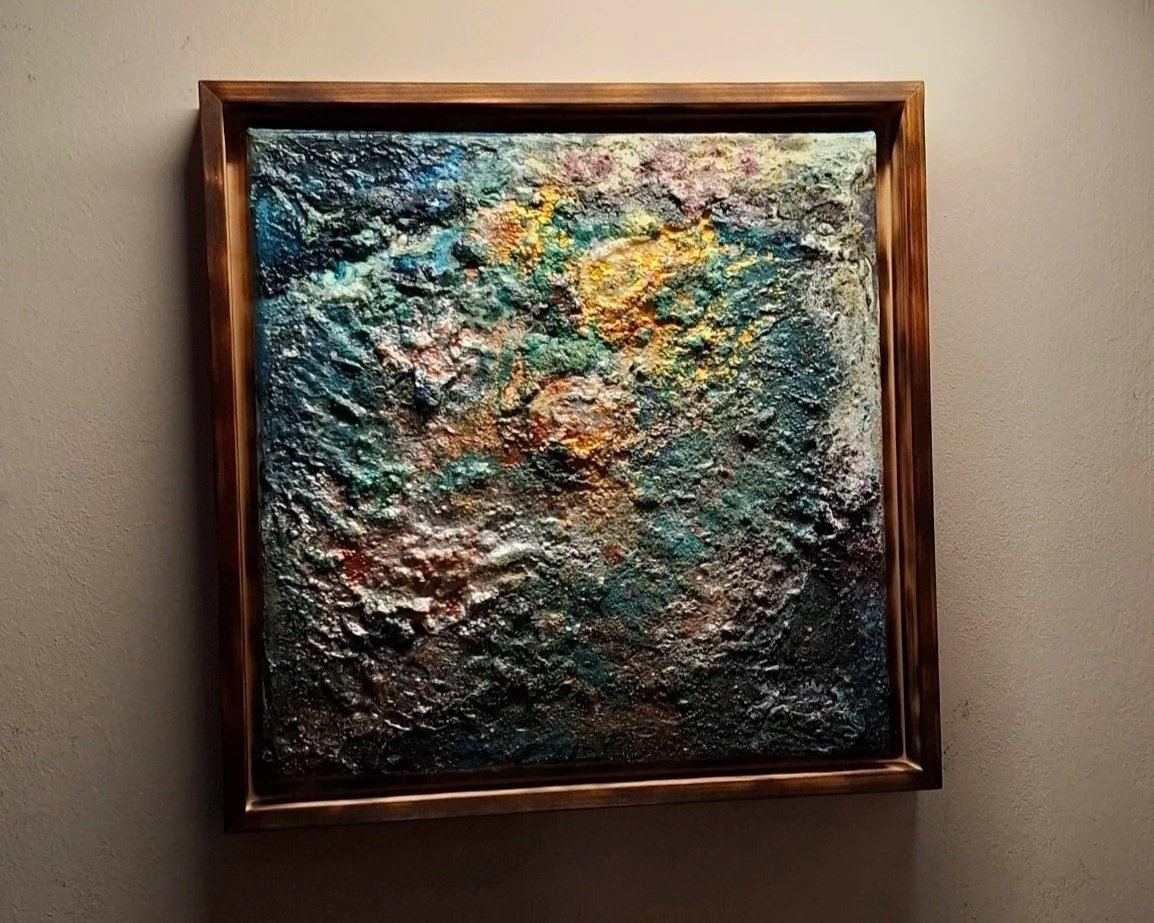 Detailaufnahme von Erosion im mineralischen Fluss