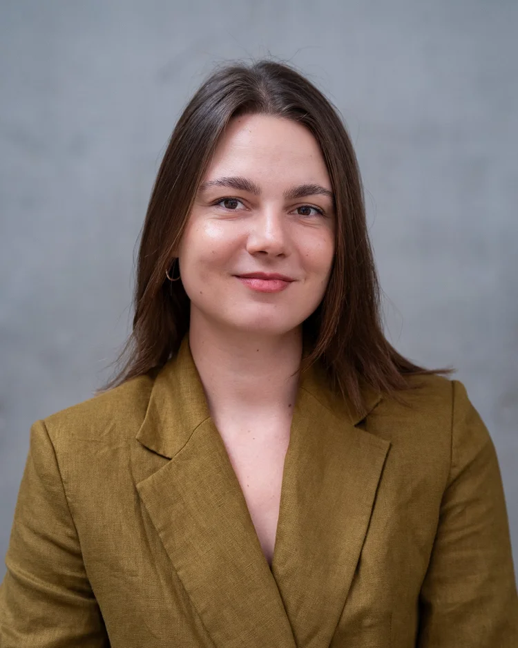 Dialled package: portrait example 3