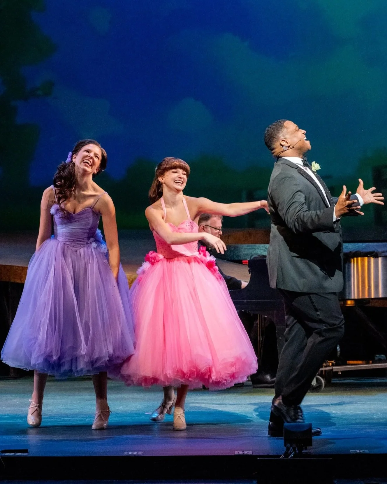 Ellen onstage in pink dress