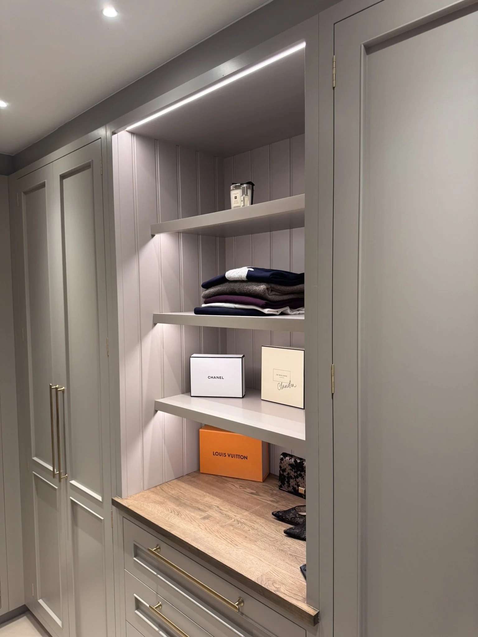 A balance of open and concealed storage