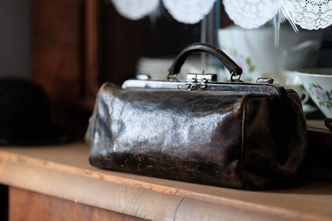 Vintage doctor's bag, symbolizing concierge psychiatry house calls and flexible care