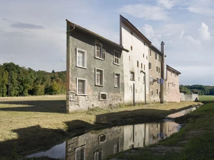  See the fake-facade photographs of Zacharie Gaudrillot-Roy at https://www.cnn.com/style/article/zacharie-gaudrillot-roy-facades/index.html. 